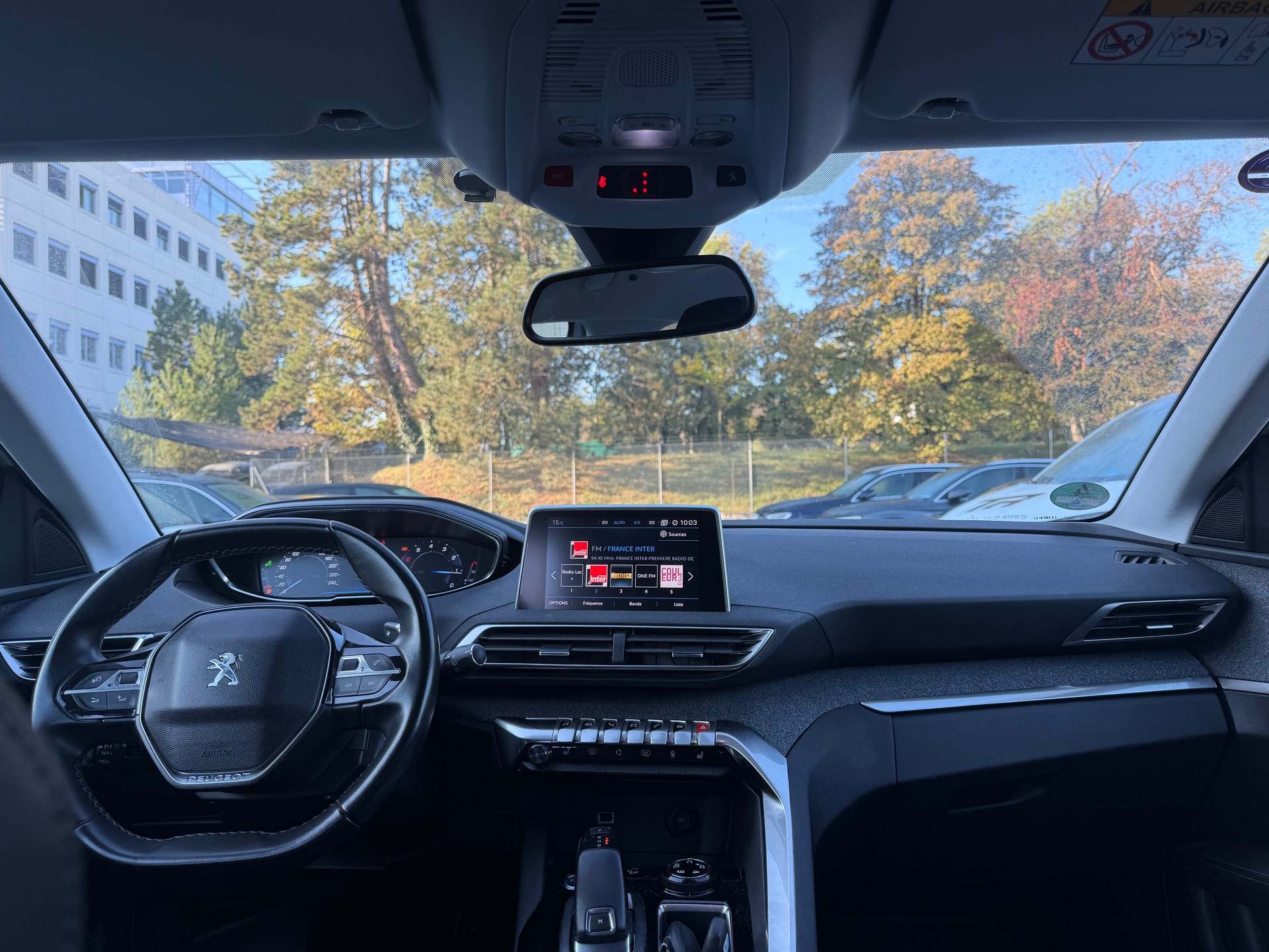 PEUGEOT 3008 1.2 PureTech Allure EAT-image-6