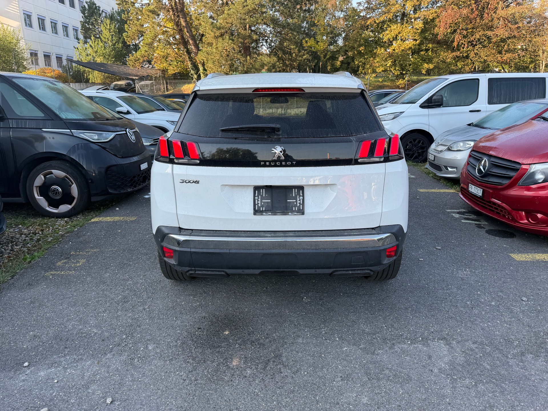 PEUGEOT 3008 1.2 PureTech Allure EAT-image-3