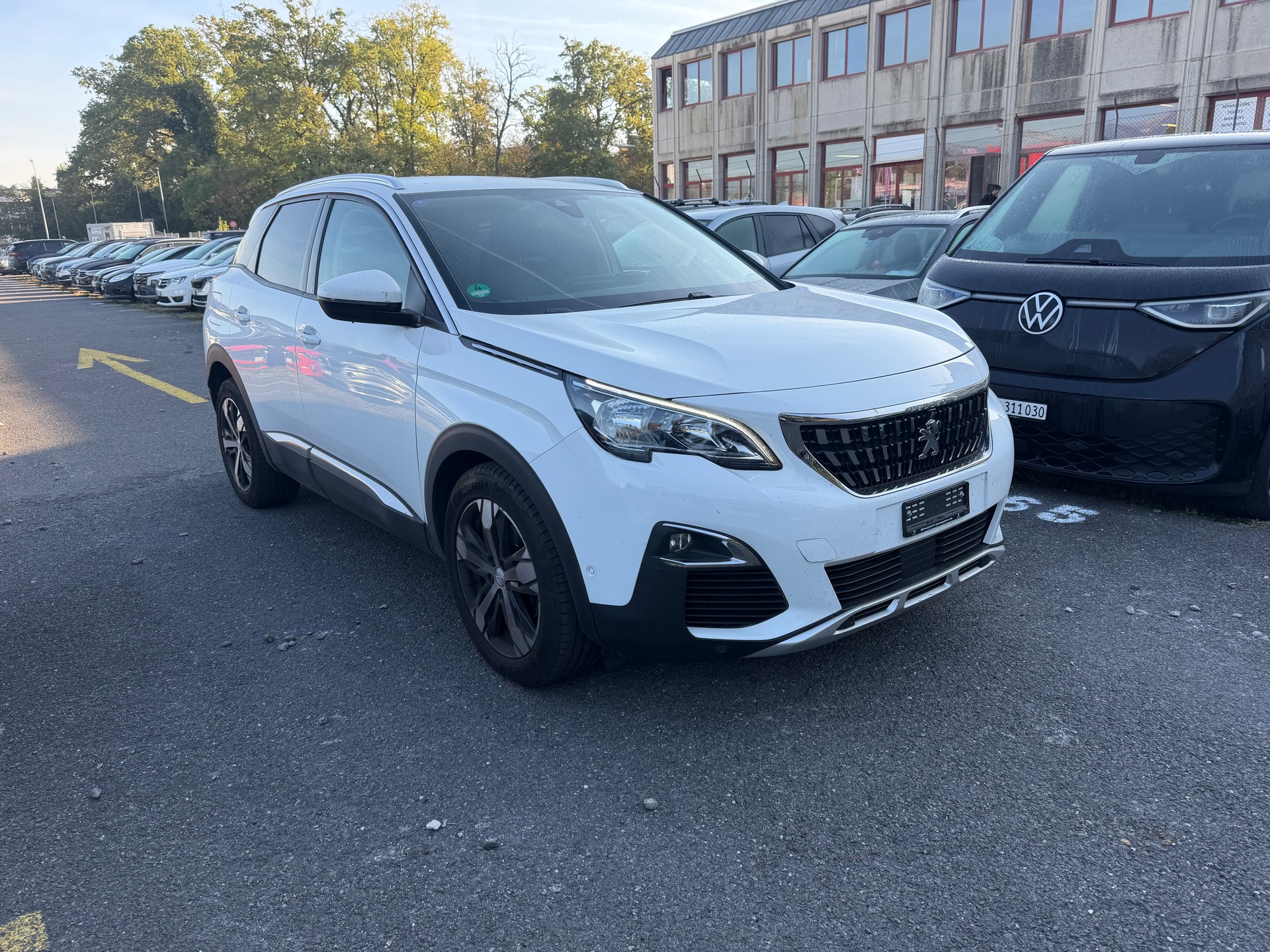 PEUGEOT 3008 1.2 PureTech Allure EAT-image-2