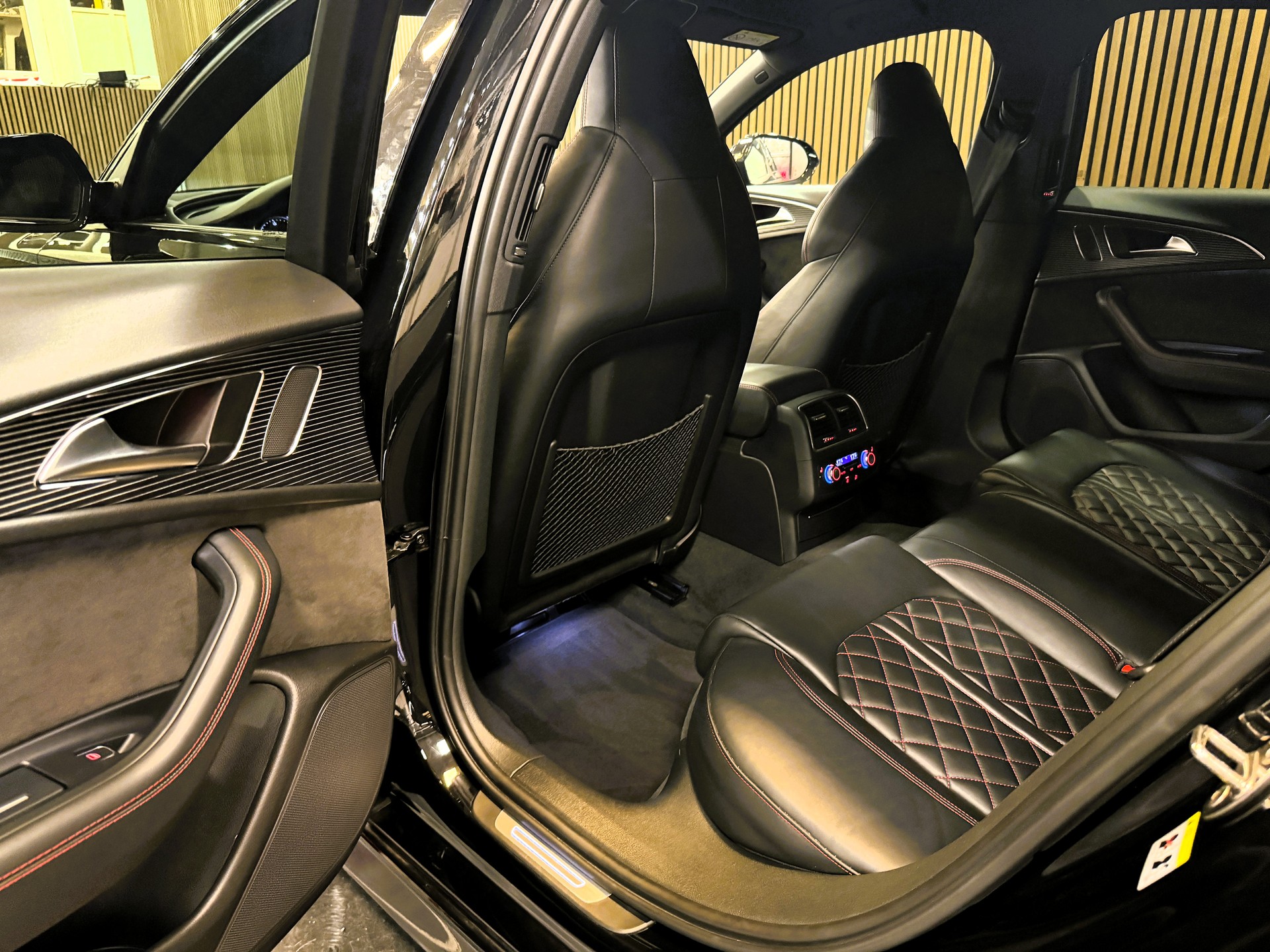 AUDI A6 Limousine 3.0 BiTDI V6 quattro competition tiptronic-image-21