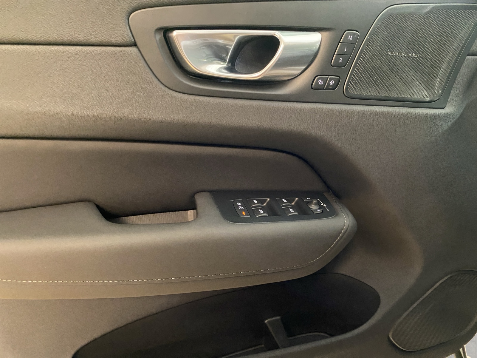 VOLVO XC60 2.0 T6 TE Plus Dark eAWD-image-8