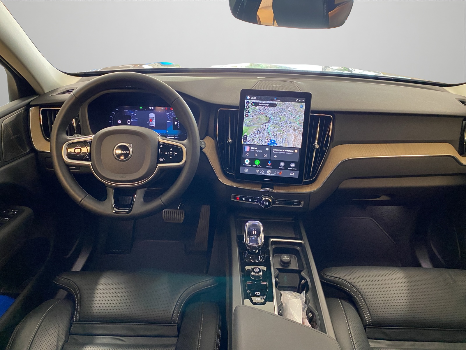 VOLVO XC60 2.0 T6 TE Plus Dark eAWD-image-12
