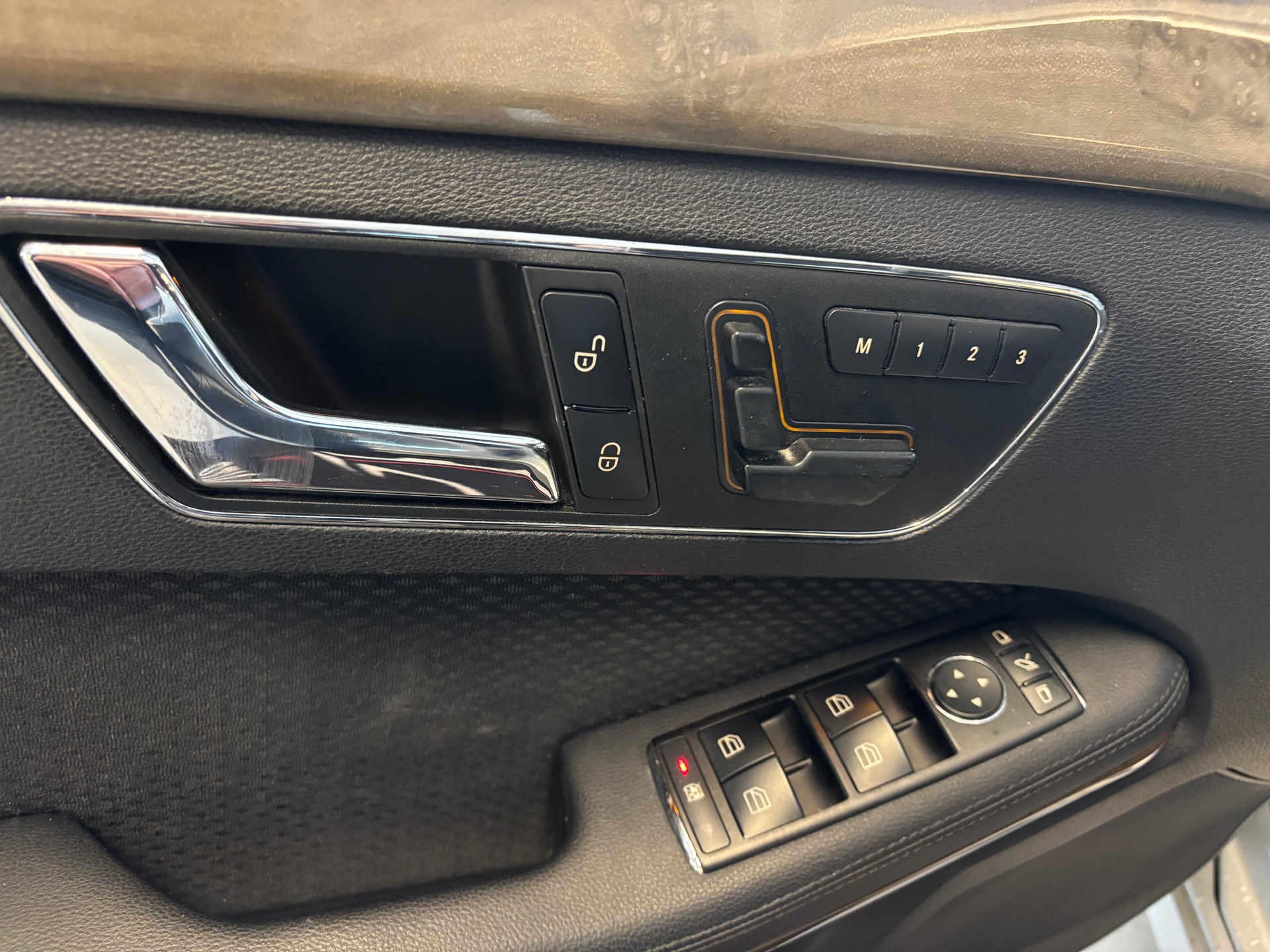 MERCEDES-BENZ E 350 Elégance 4Matic 7G-Tronic-image-12