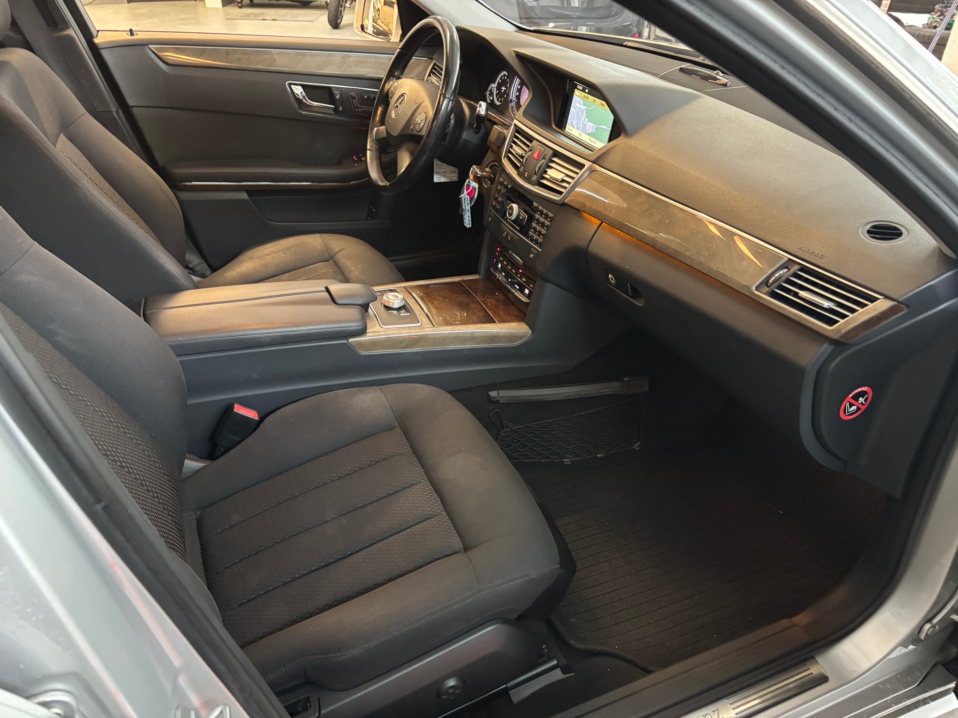 MERCEDES-BENZ E 350 Elégance 4Matic 7G-Tronic-image-9