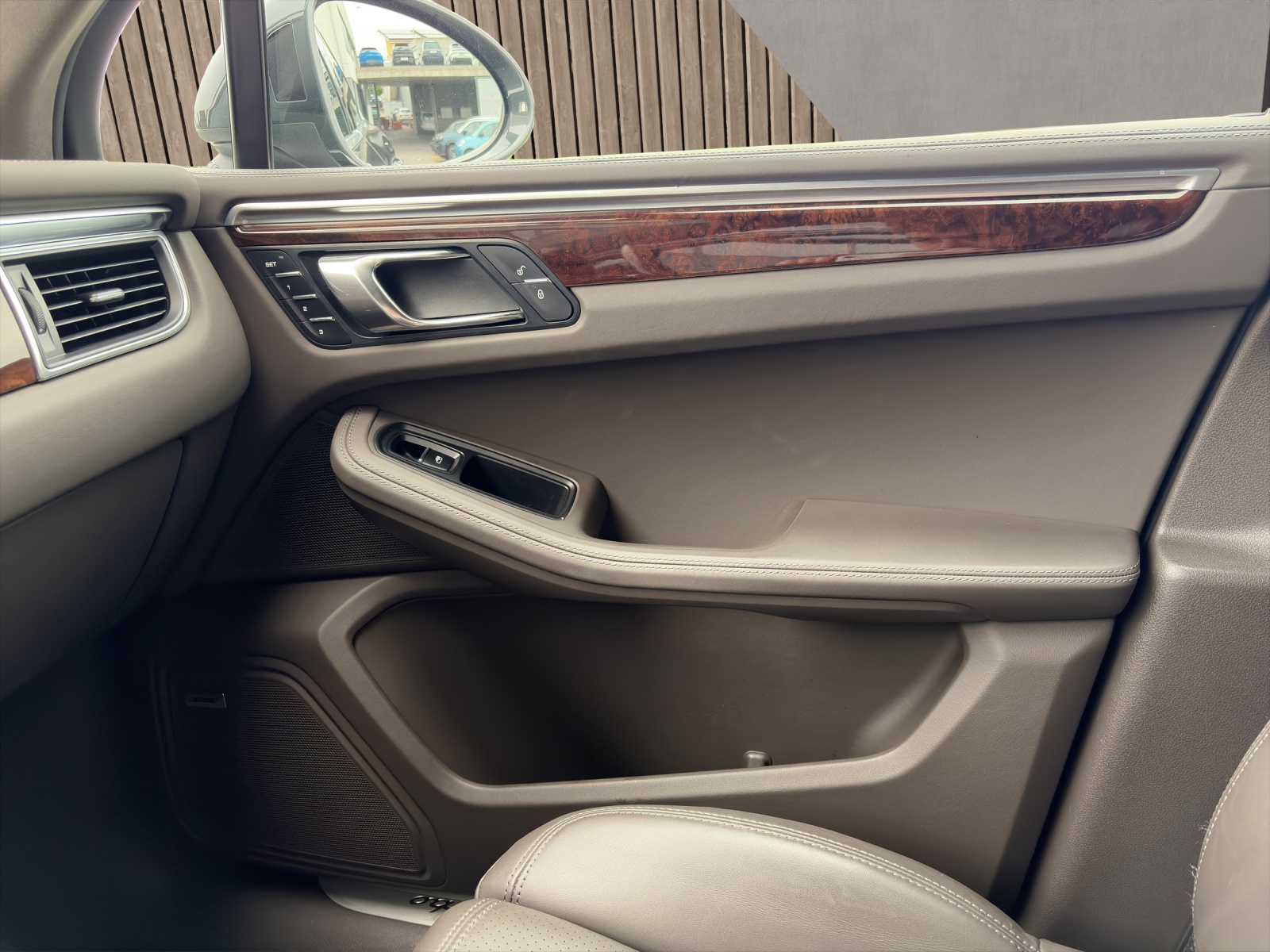 PORSCHE Macan Turbo PDK / 8 Fach!-image-12