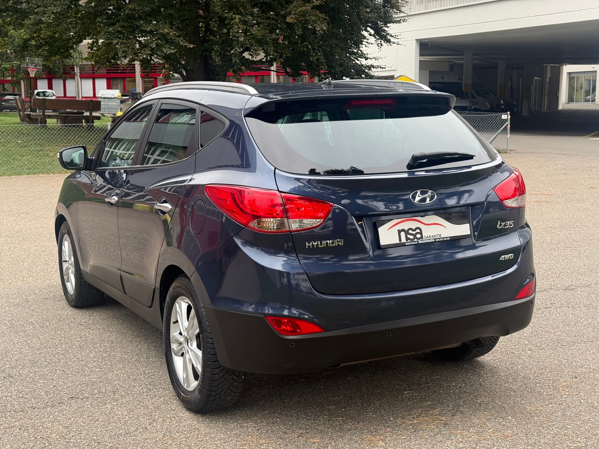 HYUNDAI iX 35 2.0 Style 4WD Automatic-image-4