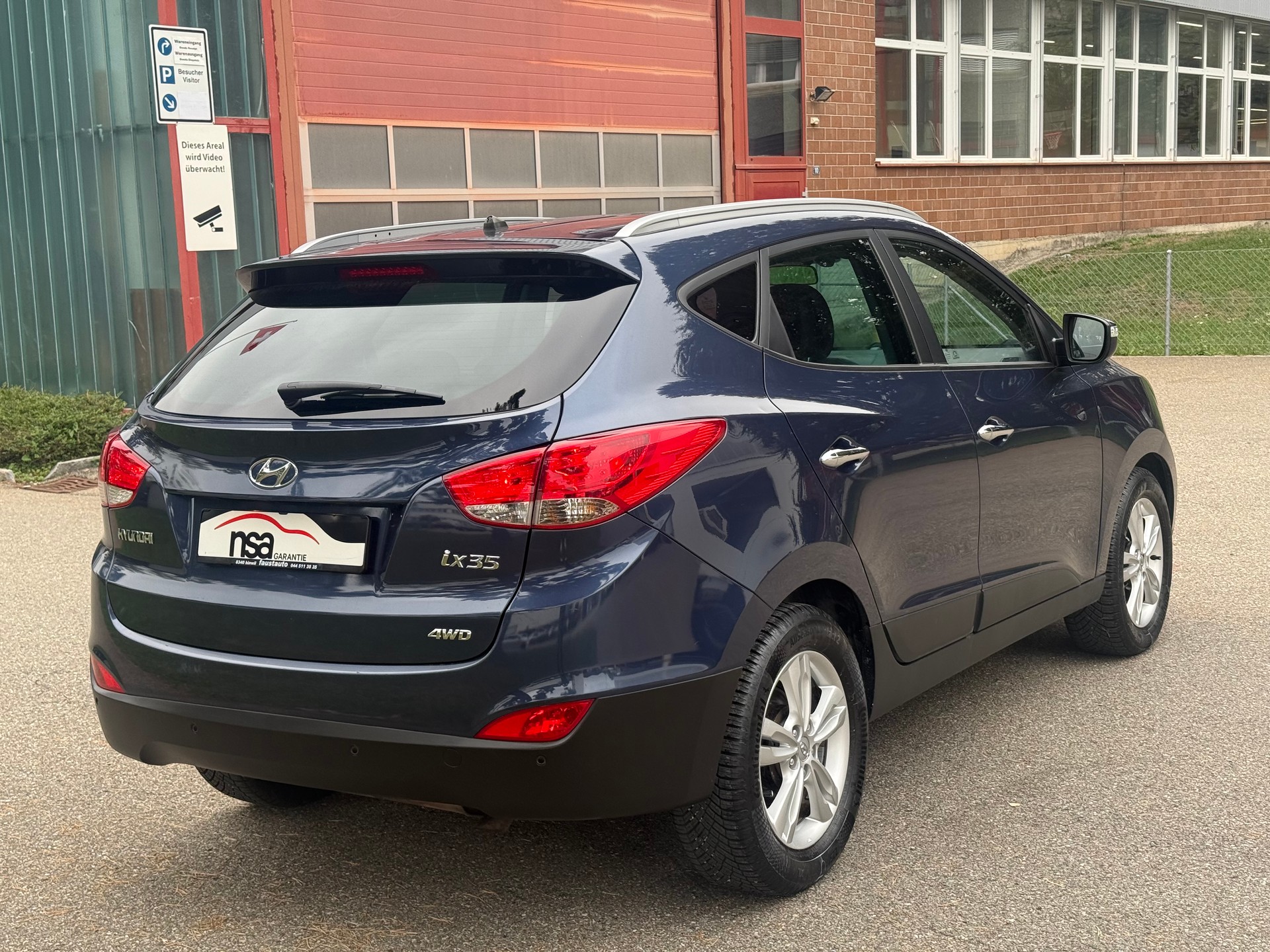 HYUNDAI iX 35 2.0 Style 4WD Automatic-image-3