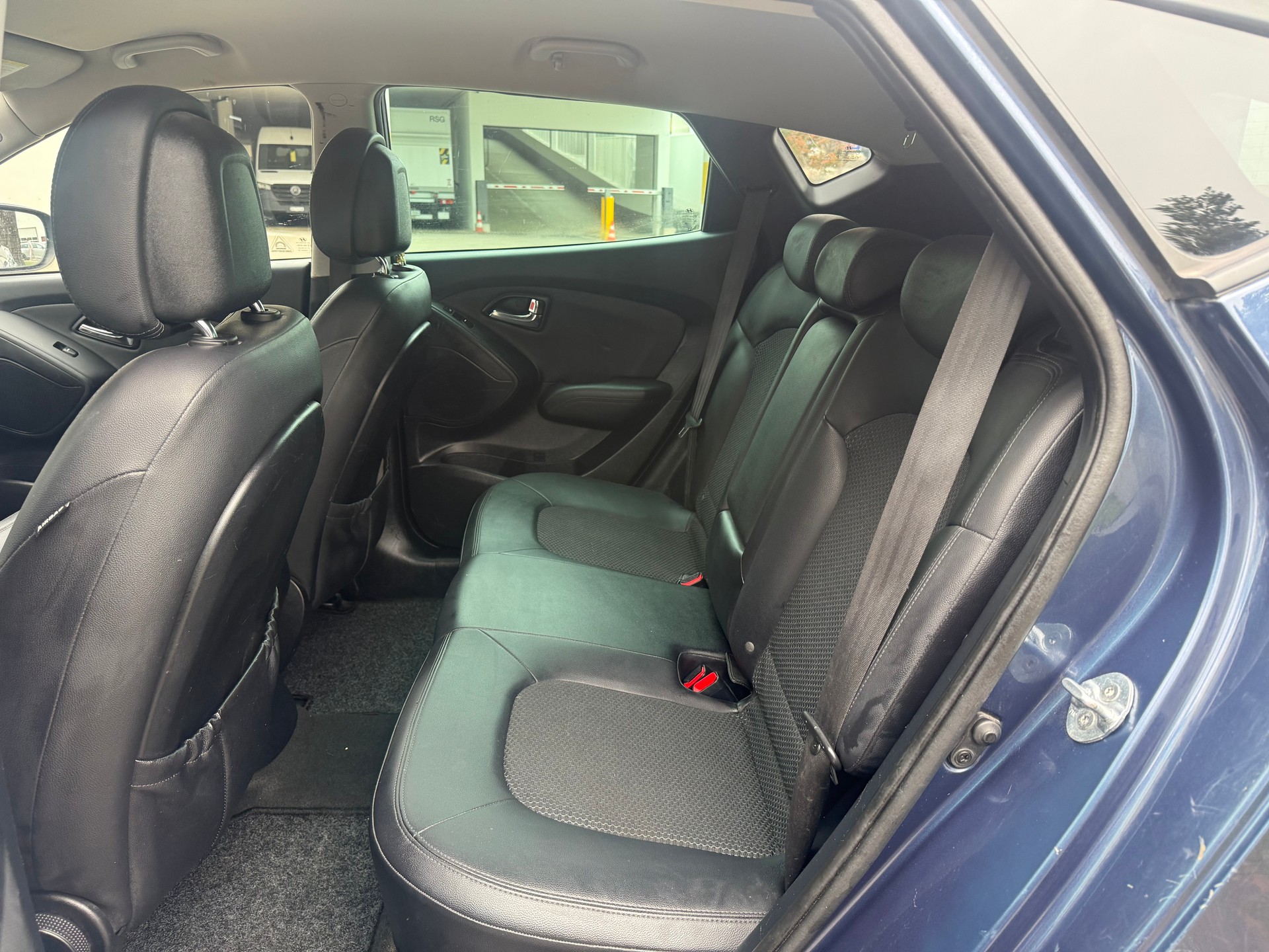 HYUNDAI iX 35 2.0 Style 4WD Automatic-image-8
