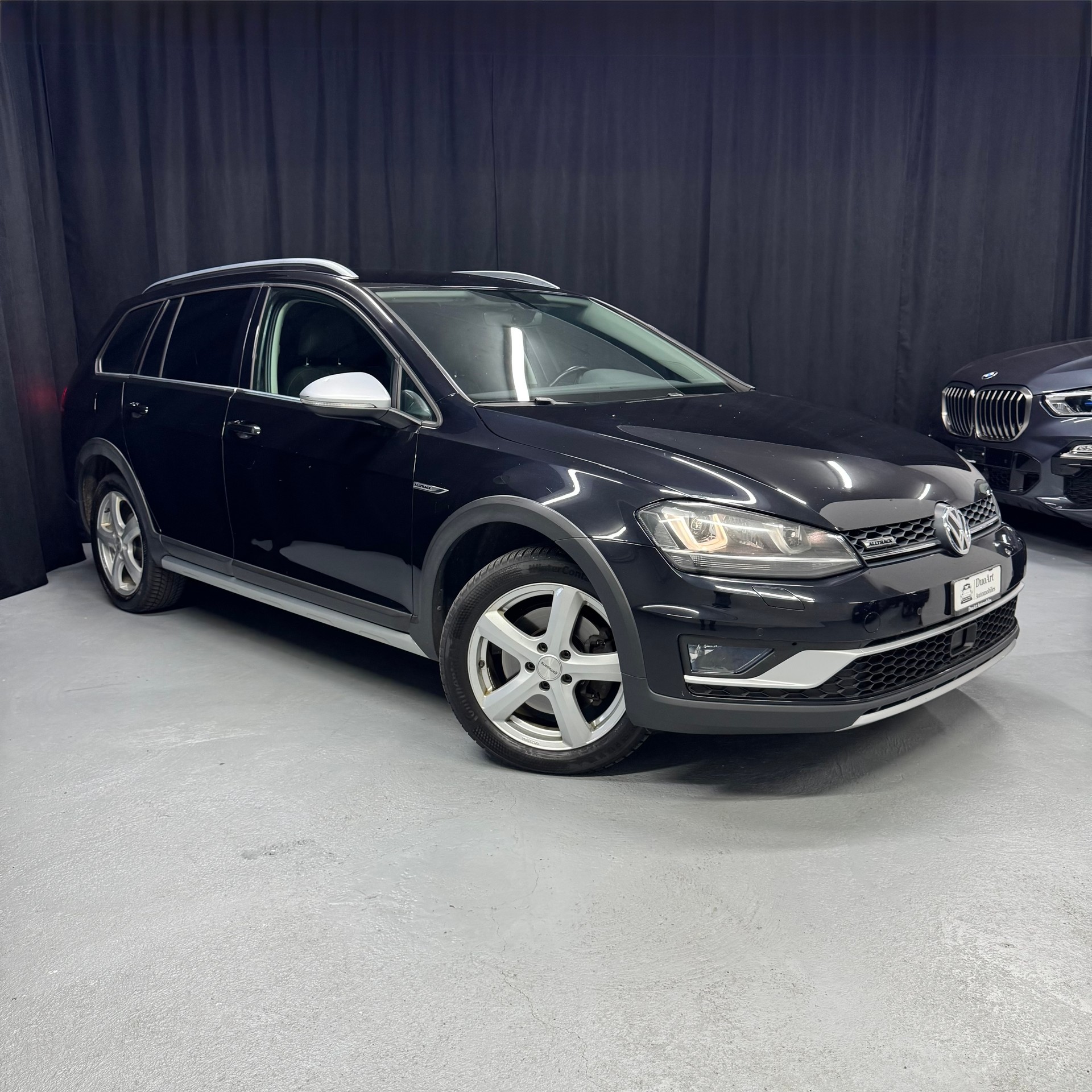 VW Golf 2.0 TDI Alltrack 4Motion-image-5