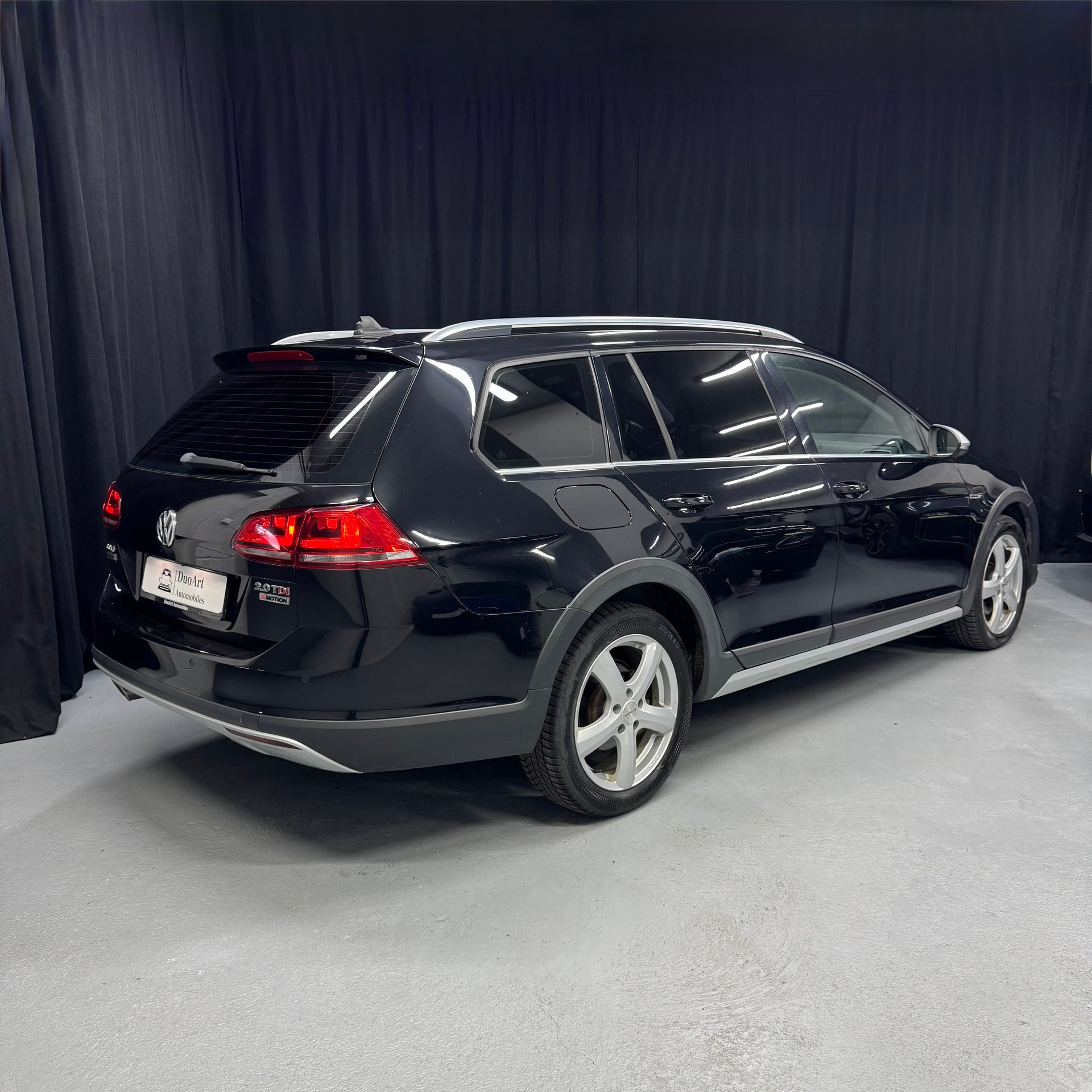 VW Golf 2.0 TDI Alltrack 4Motion-image-7