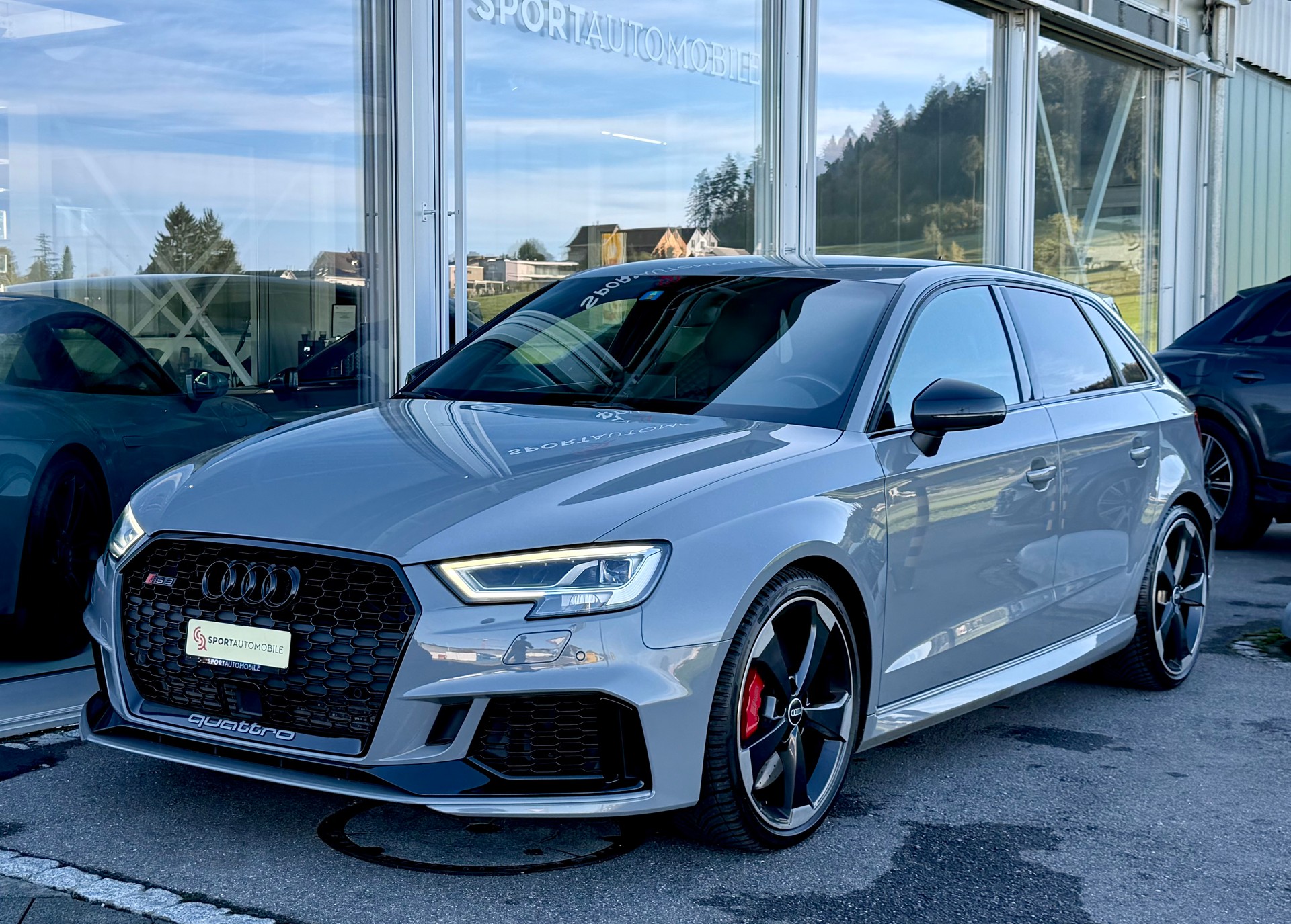 AUDI RS3 Sportback 2.5 TSI quattro S-tronic-image-2