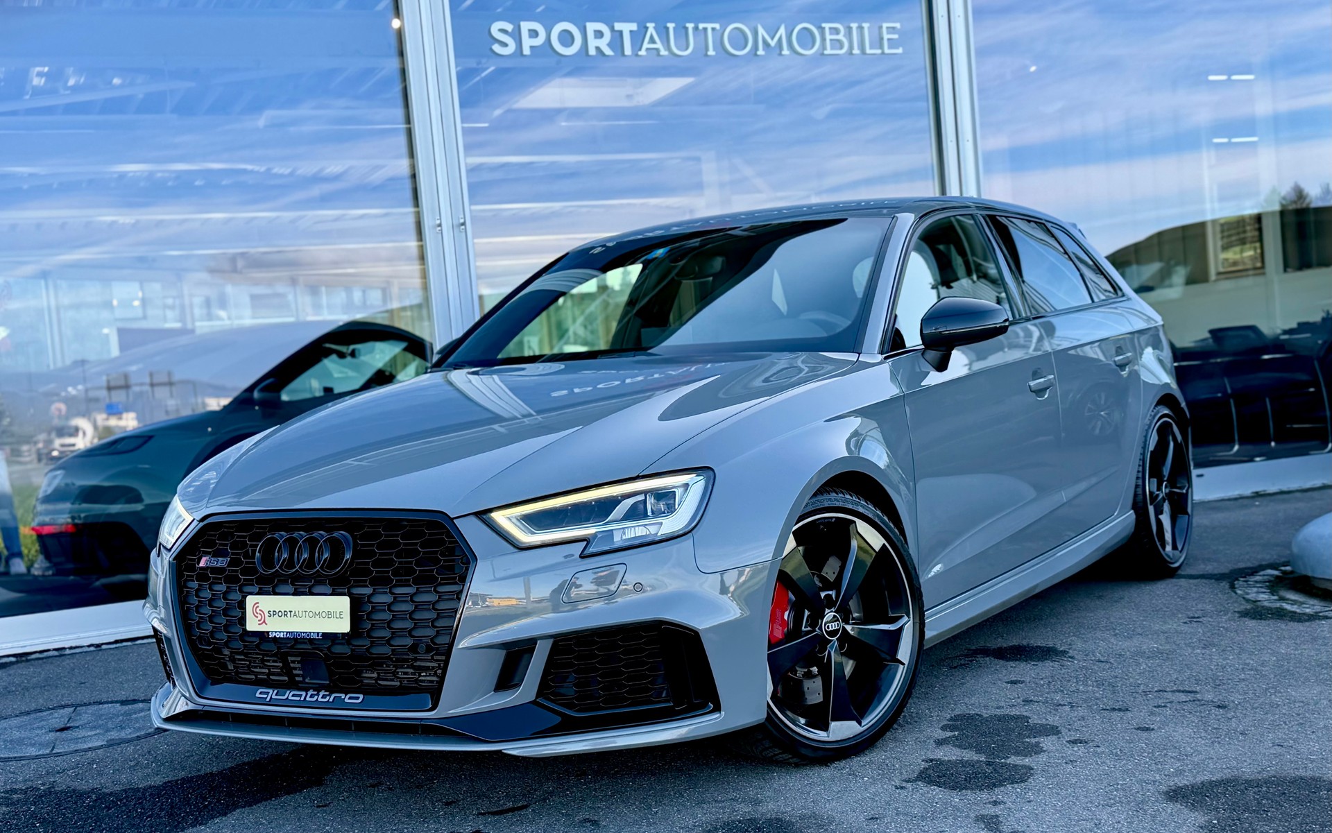 AUDI RS3 Sportback 2.5 TSI quattro S-tronic-image-1