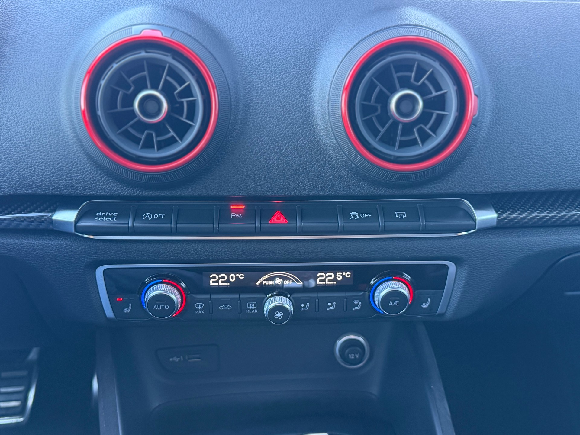 AUDI RS3 Sportback 2.5 TSI quattro S-tronic-image-25