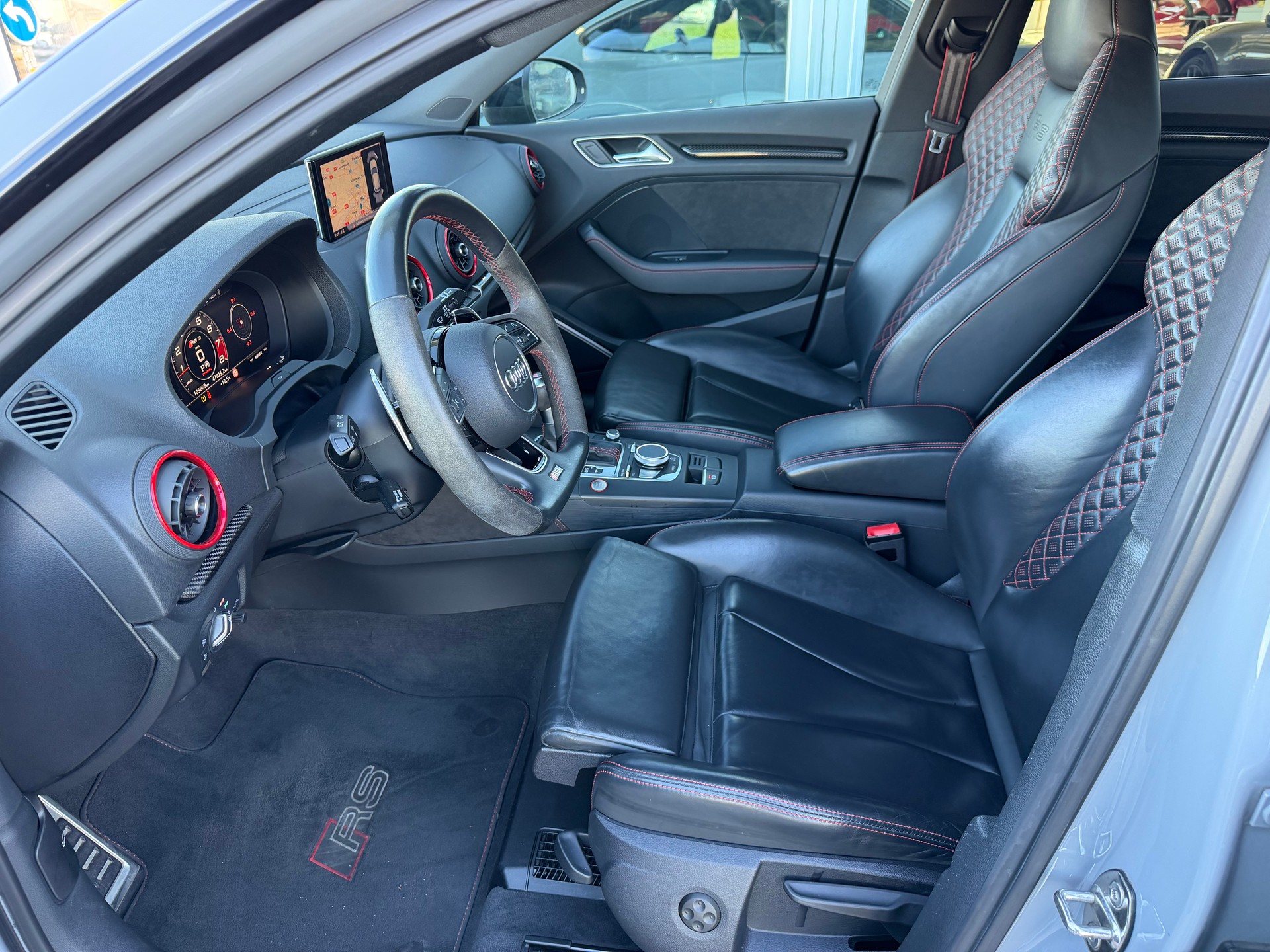 AUDI RS3 Sportback 2.5 TSI quattro S-tronic-image-11