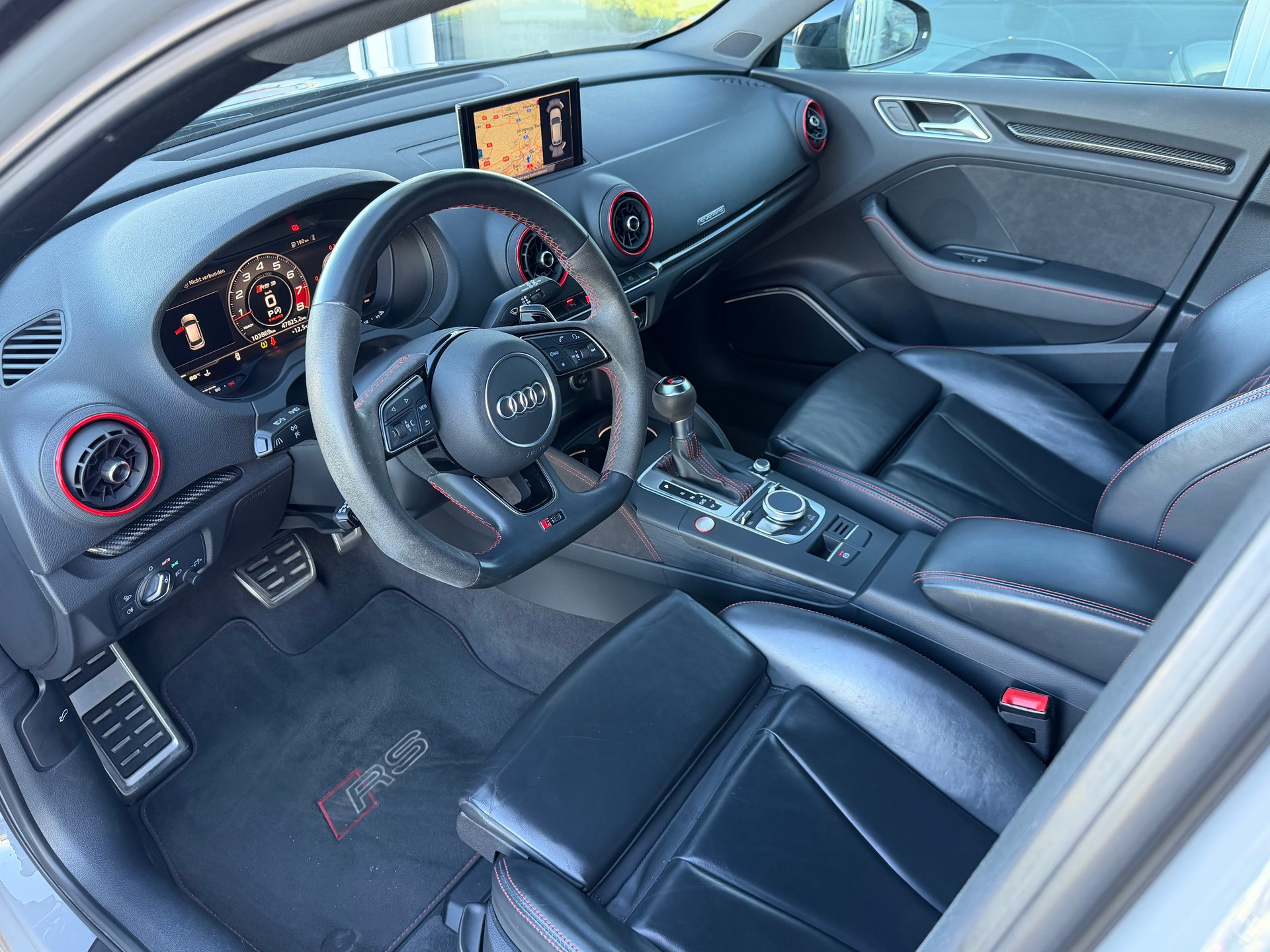AUDI RS3 Sportback 2.5 TSI quattro S-tronic-image-12