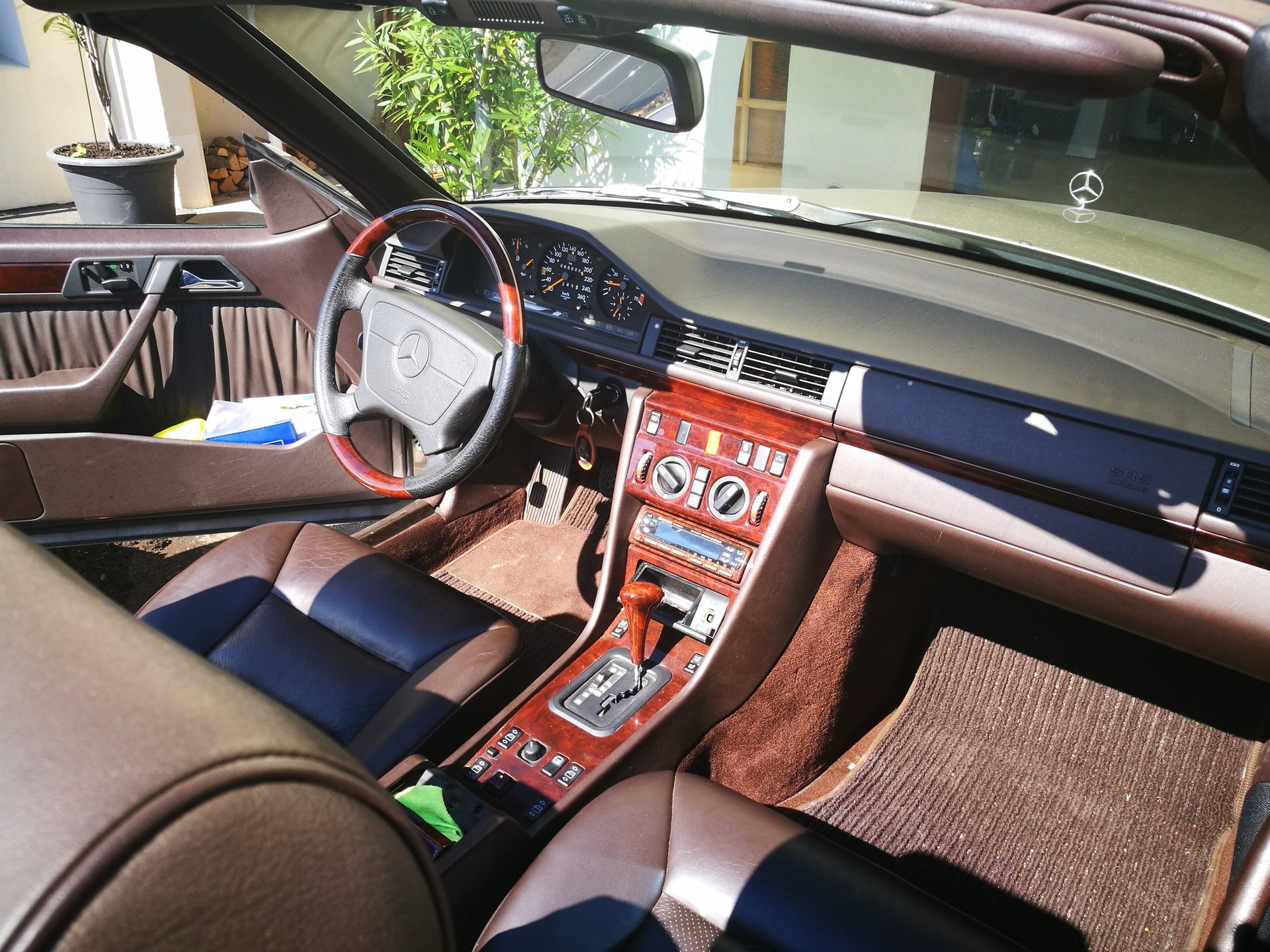 MERCEDES-BENZ E 320 Cabrio-image-9