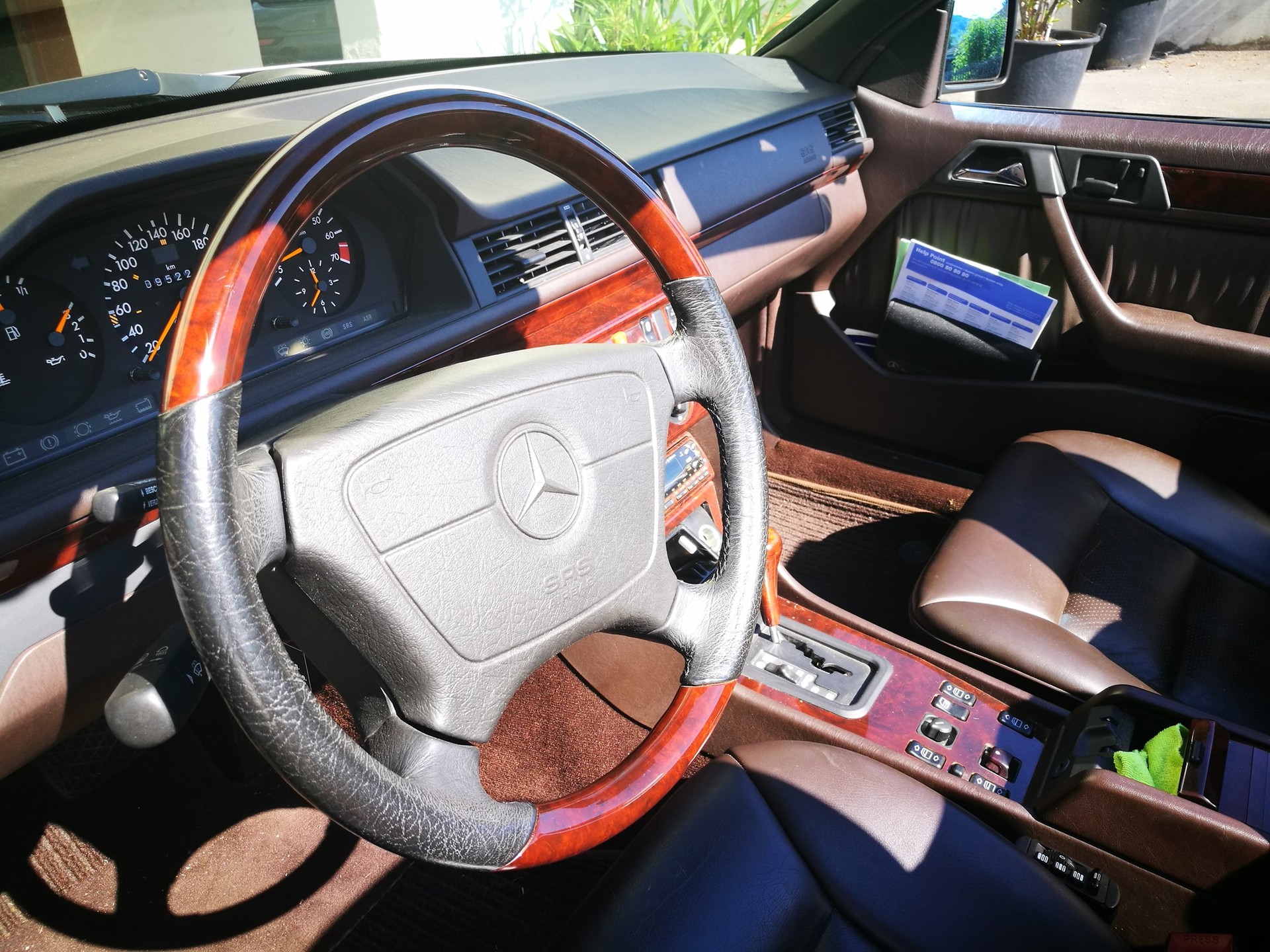 MERCEDES-BENZ E 320 Cabrio-image-12
