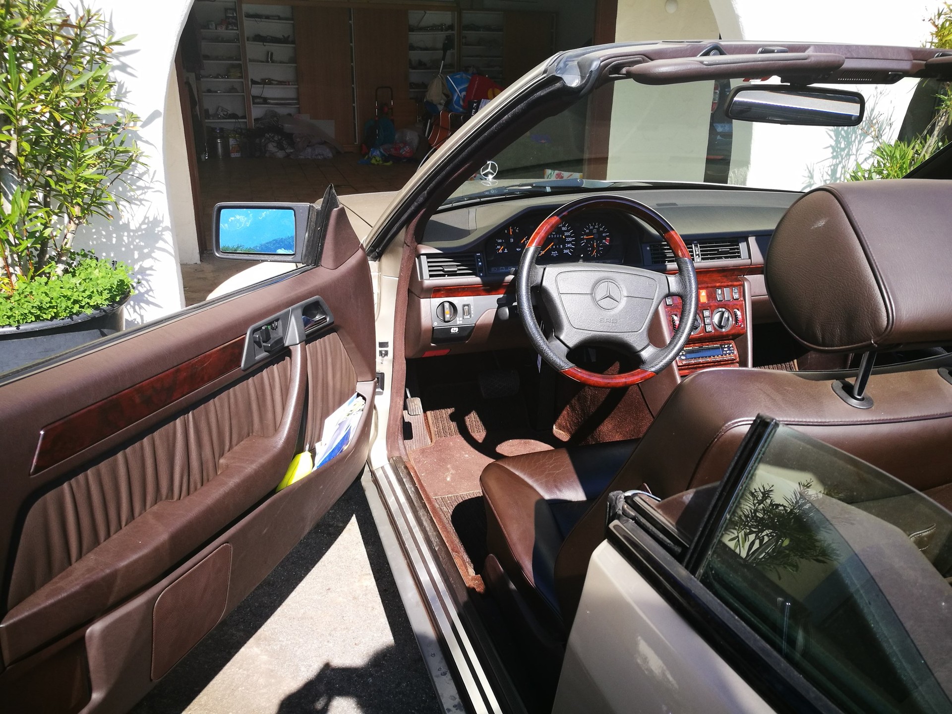 MERCEDES-BENZ E 320 Cabrio-image-14