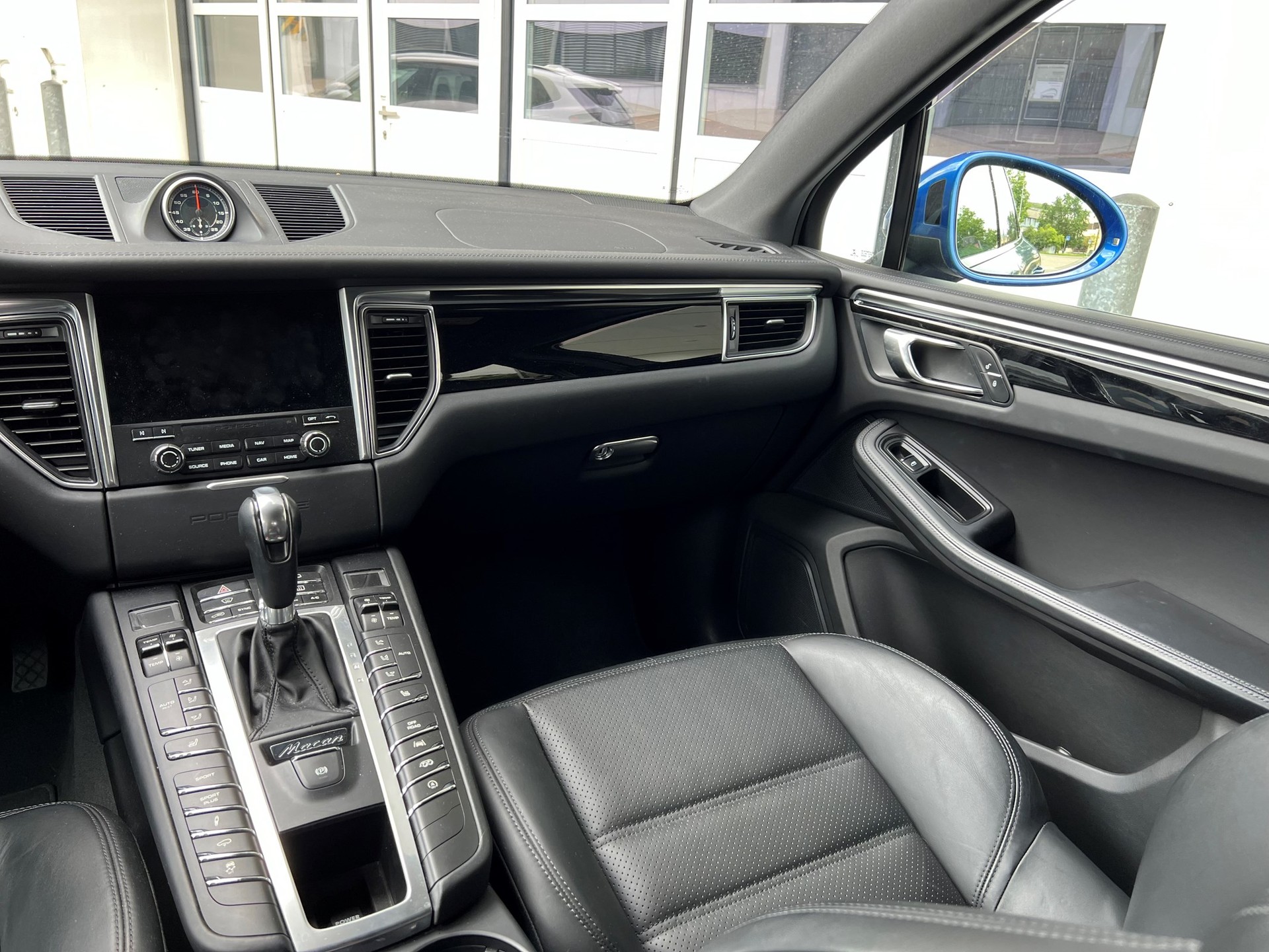 PORSCHE Macan GTS PDK-image-5