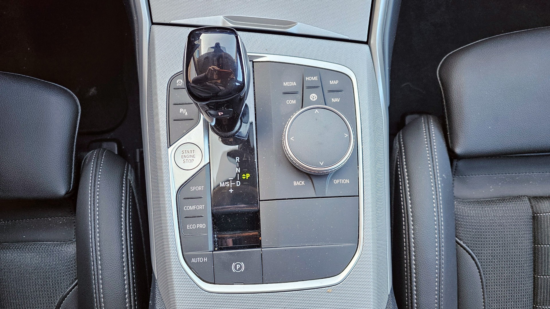 BMW 320d xDrive 48V Touring Steptronic-image-28