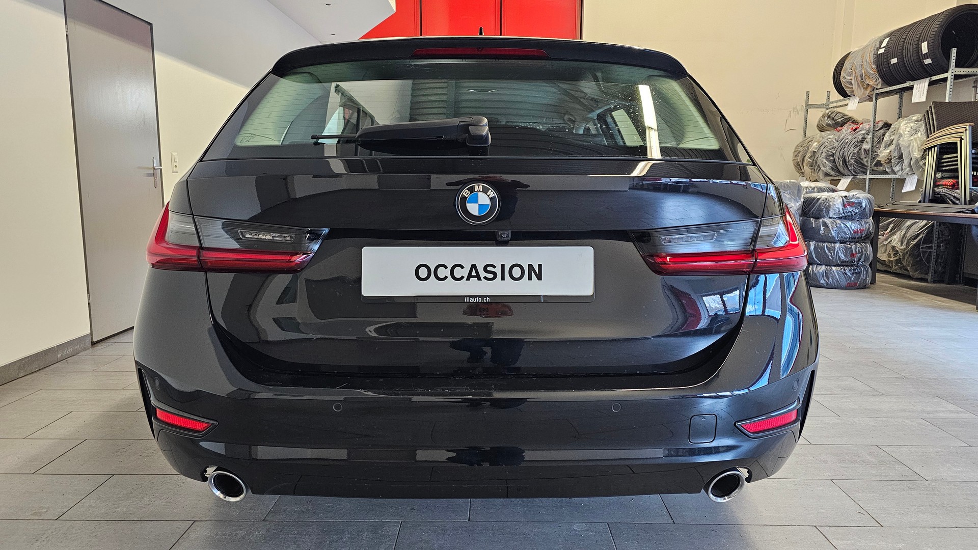 BMW 320d xDrive 48V Touring Steptronic-image-4