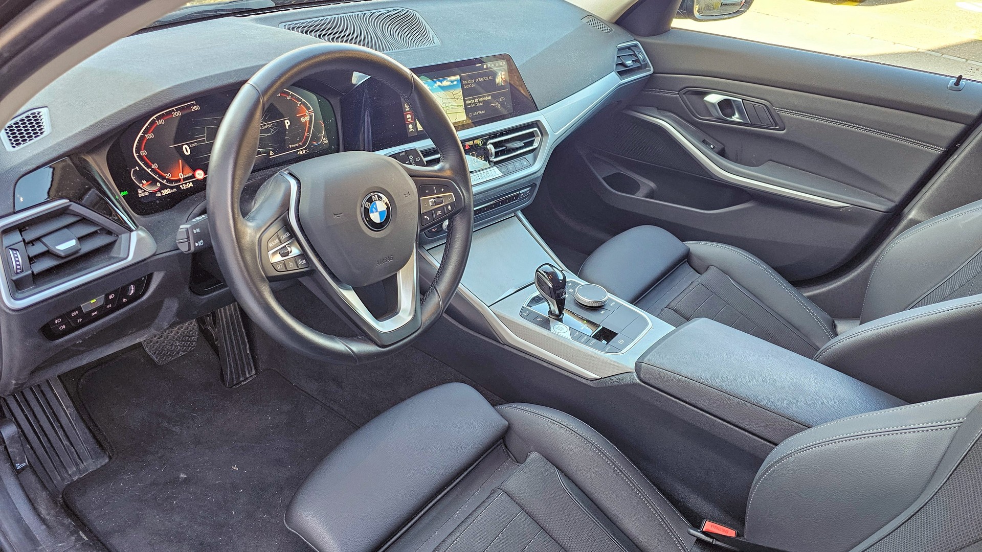 BMW 320d xDrive 48V Touring Steptronic-image-15
