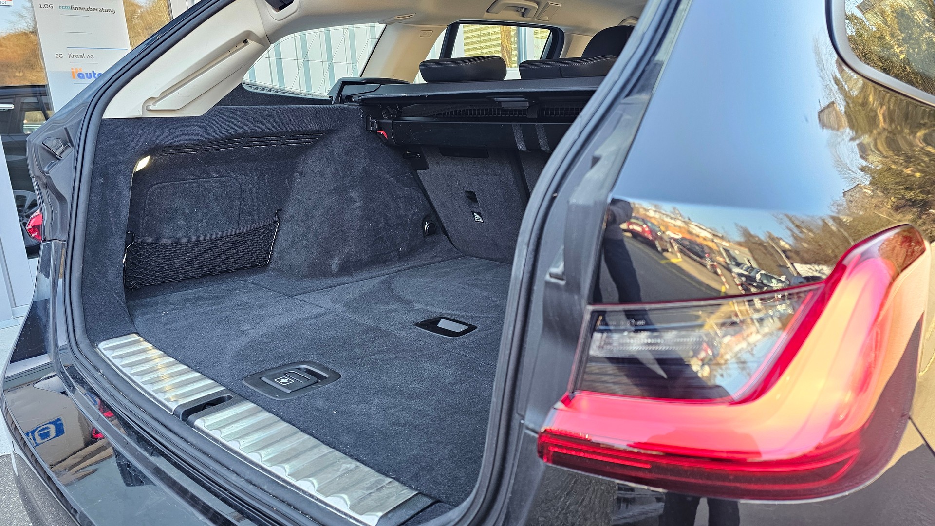BMW 320d xDrive 48V Touring Steptronic-image-7