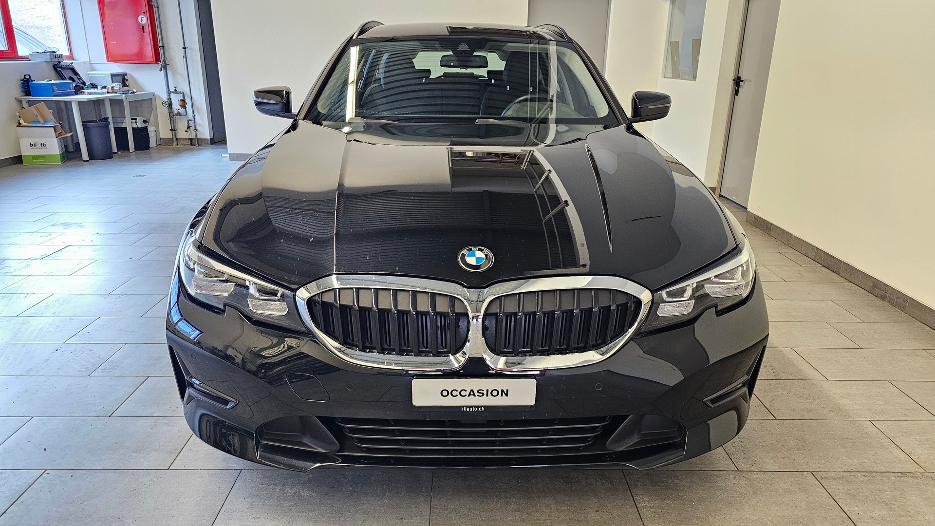 BMW 320d xDrive 48V Touring Steptronic-image-1