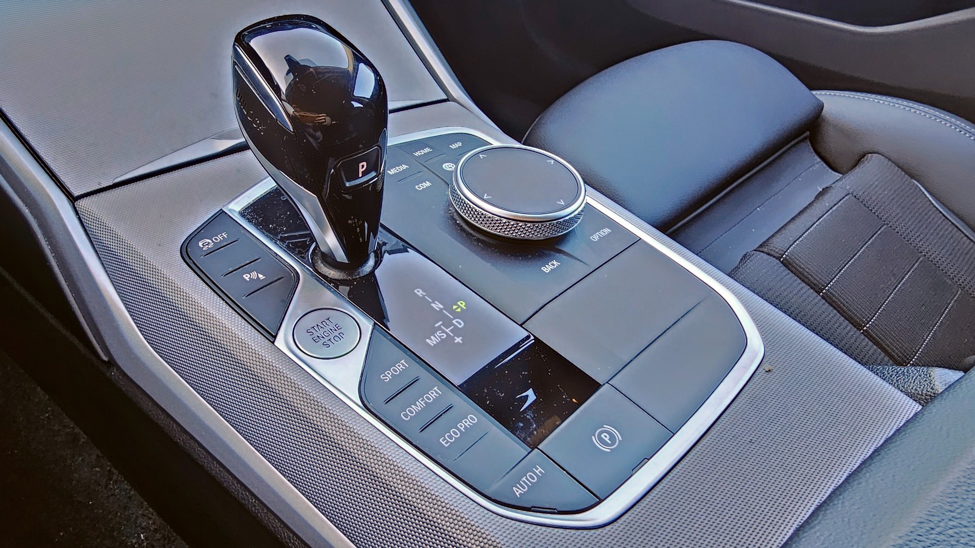 BMW 320d xDrive 48V Touring Steptronic-image-27