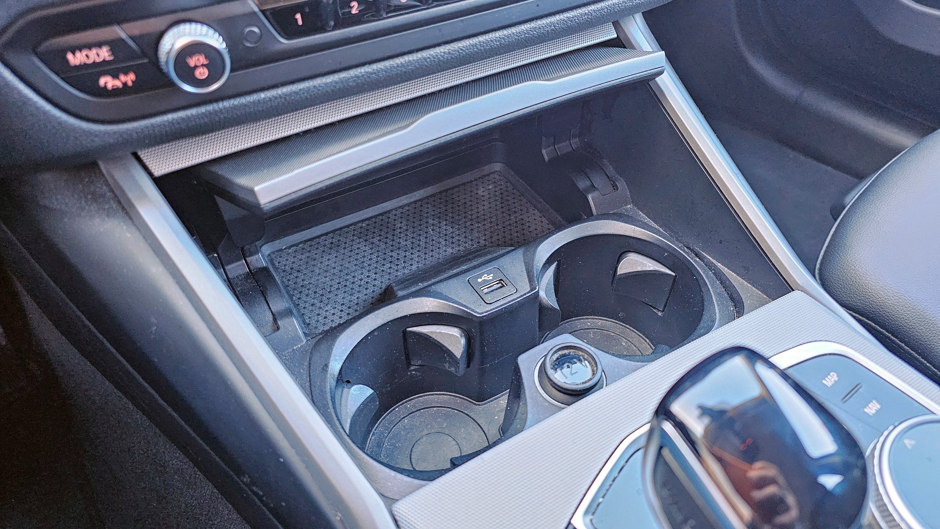 BMW 320d xDrive 48V Touring Steptronic-image-26