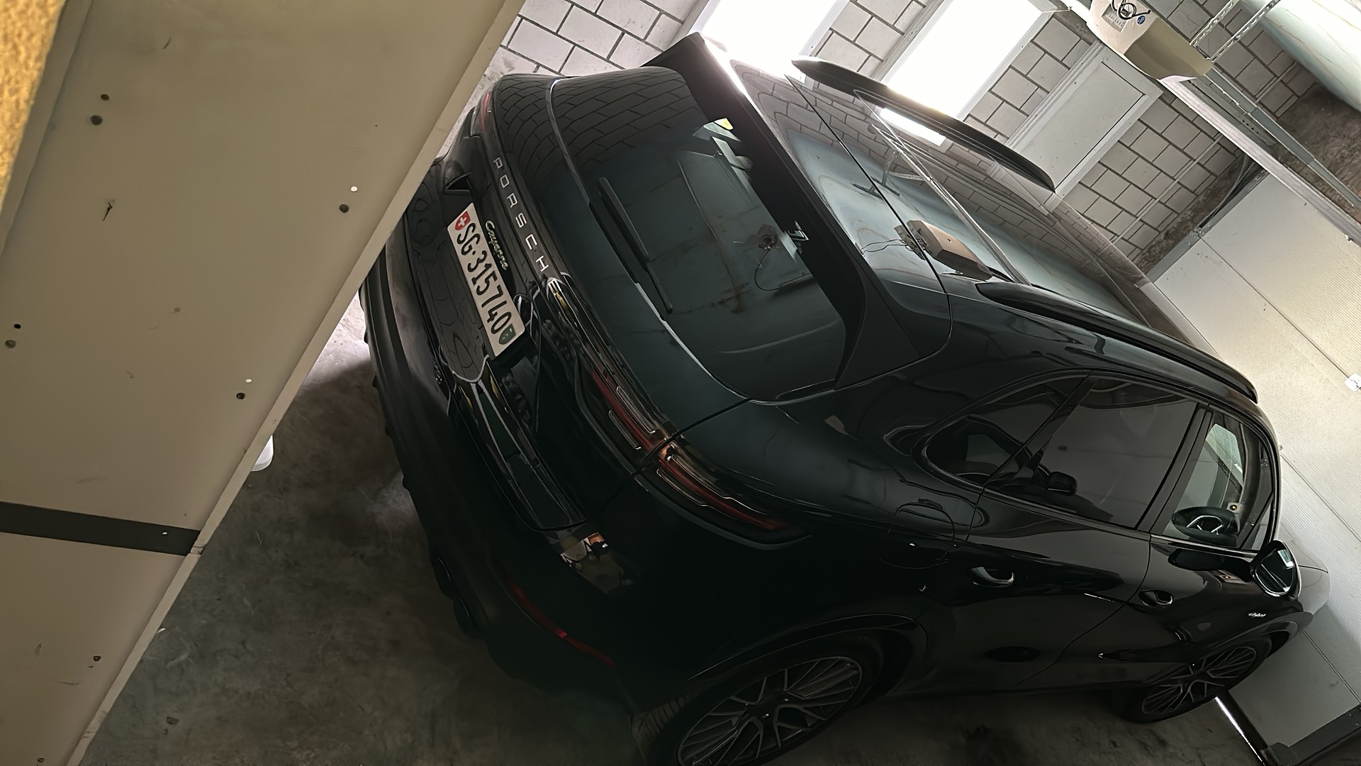 PORSCHE Cayenne E-Hybrid-image-4