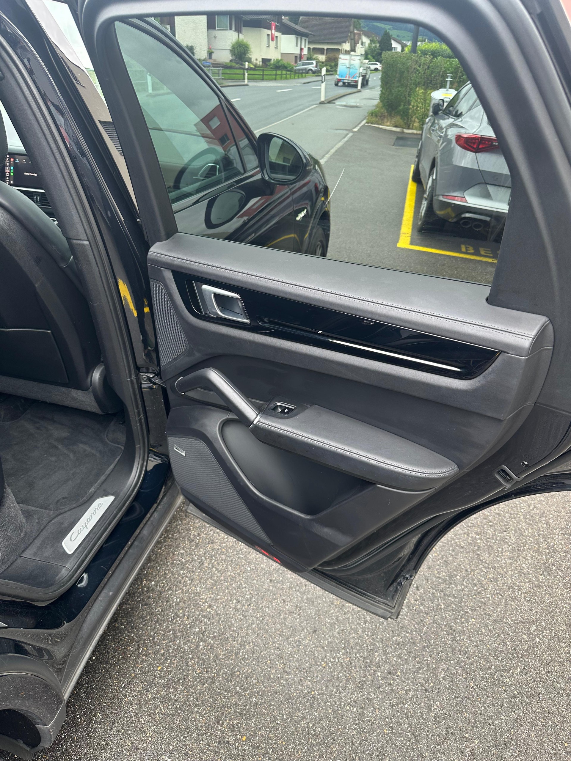 PORSCHE Cayenne E-Hybrid-image-7