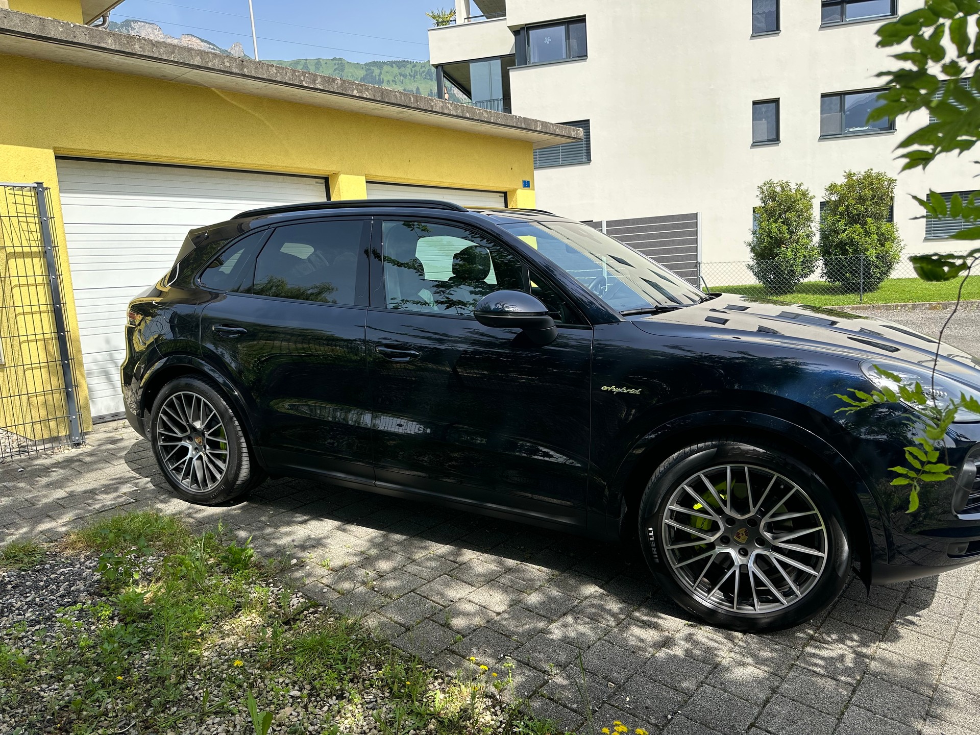 PORSCHE Cayenne E-Hybrid-image-1