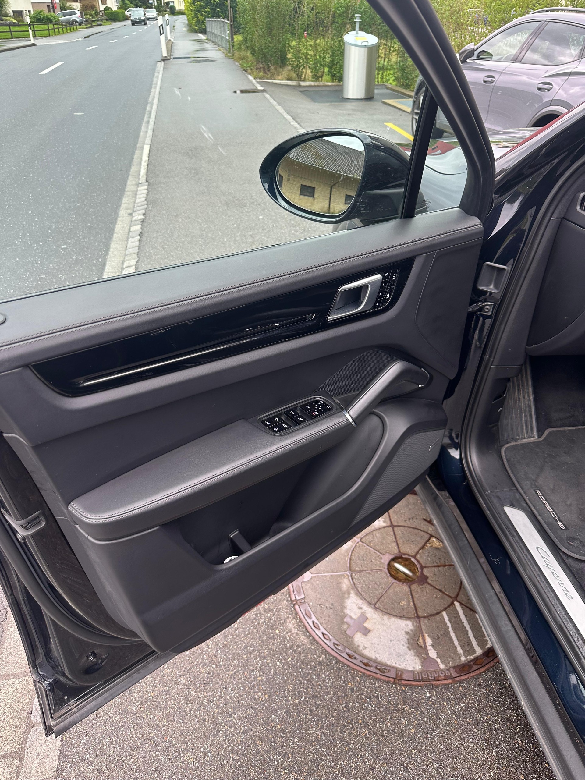 PORSCHE Cayenne E-Hybrid-image-10