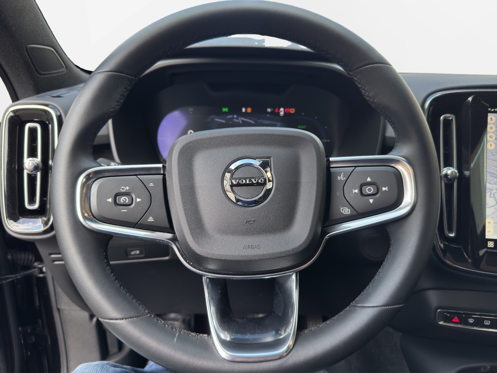 VOLVO C40 Recharge E80 82kWh Twin AWD Pure Electric Plus-image-14