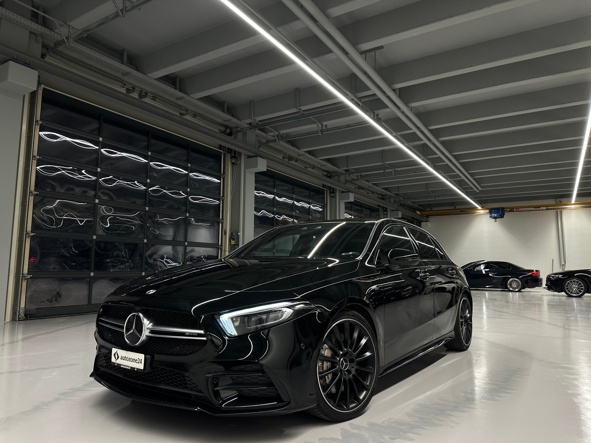 MERCEDES-BENZ A 35 AMG 4matic *CH-Auto*Gratis Service*Sehr gute Ausstattung*Pano*Driving Assistant*Rückfahrkamera*-image-1