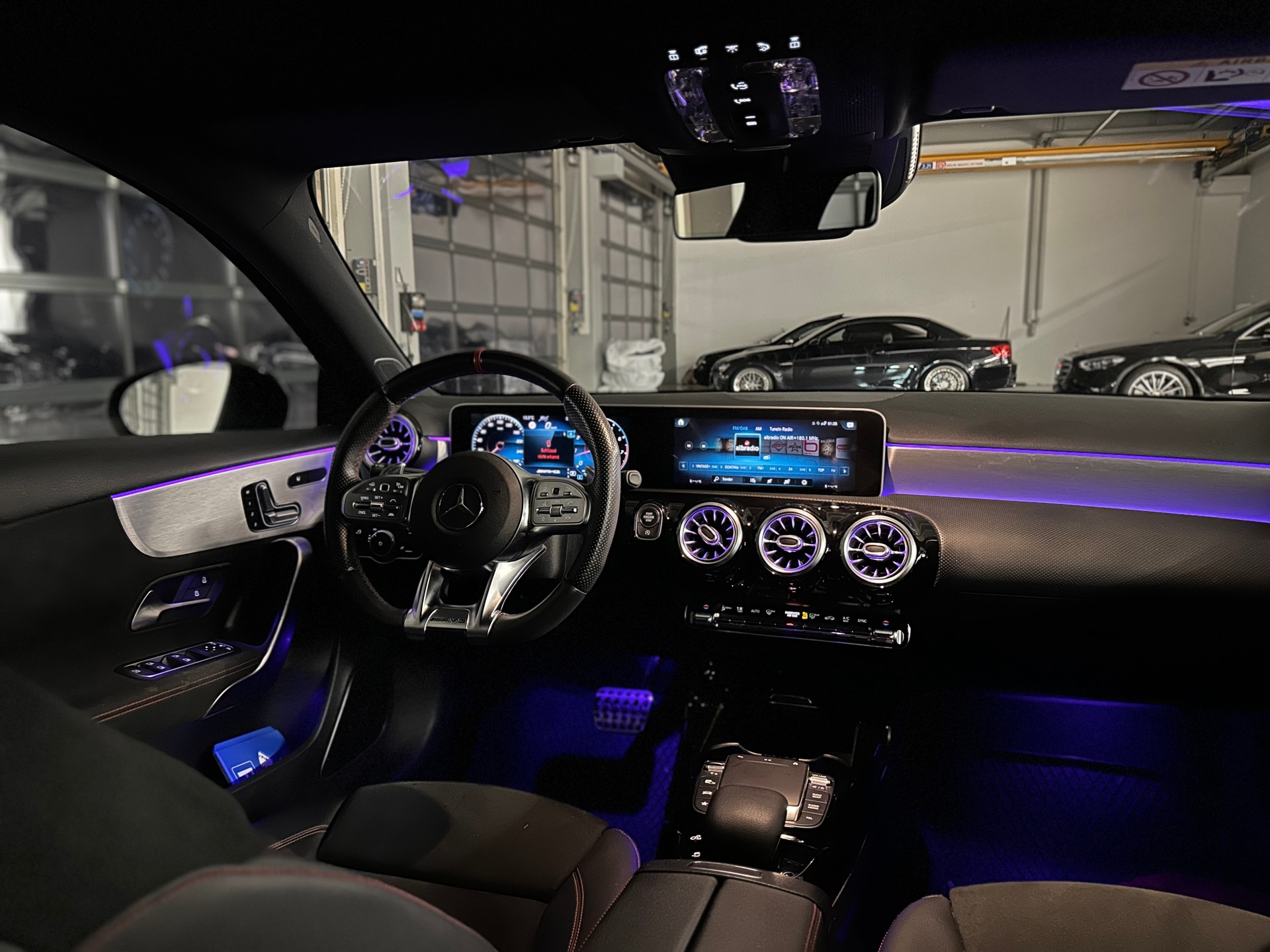 MERCEDES-BENZ A 35 AMG 4matic *CH-Auto*Gratis Service*Sehr gute Ausstattung*Pano*Driving Assistant*Rückfahrkamera*-image-14