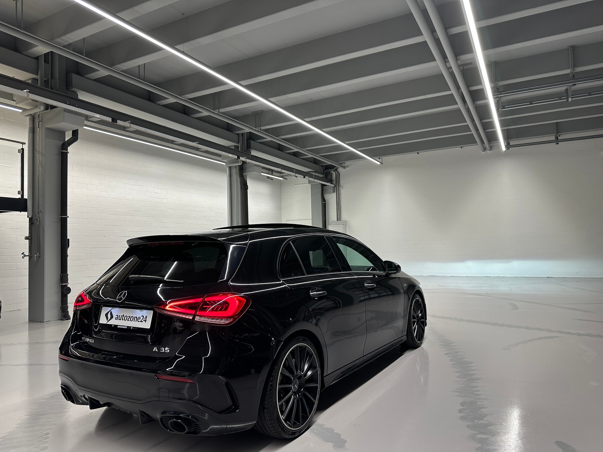 MERCEDES-BENZ A 35 AMG 4matic *CH-Auto*Gratis Service*Sehr gute Ausstattung*Pano*Driving Assistant*Rückfahrkamera*-image-2
