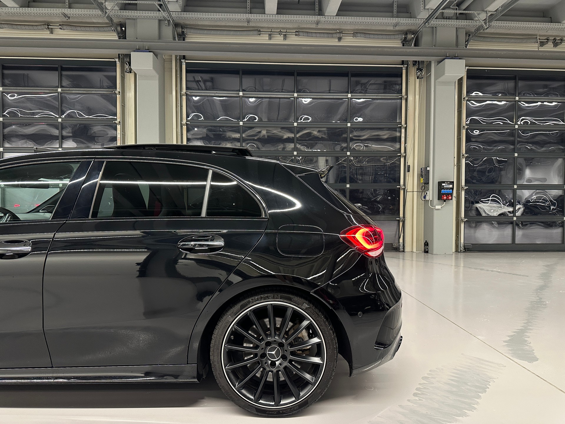 MERCEDES-BENZ A 35 AMG 4matic *CH-Auto*Gratis Service*Sehr gute Ausstattung*Pano*Driving Assistant*Rückfahrkamera*-image-7