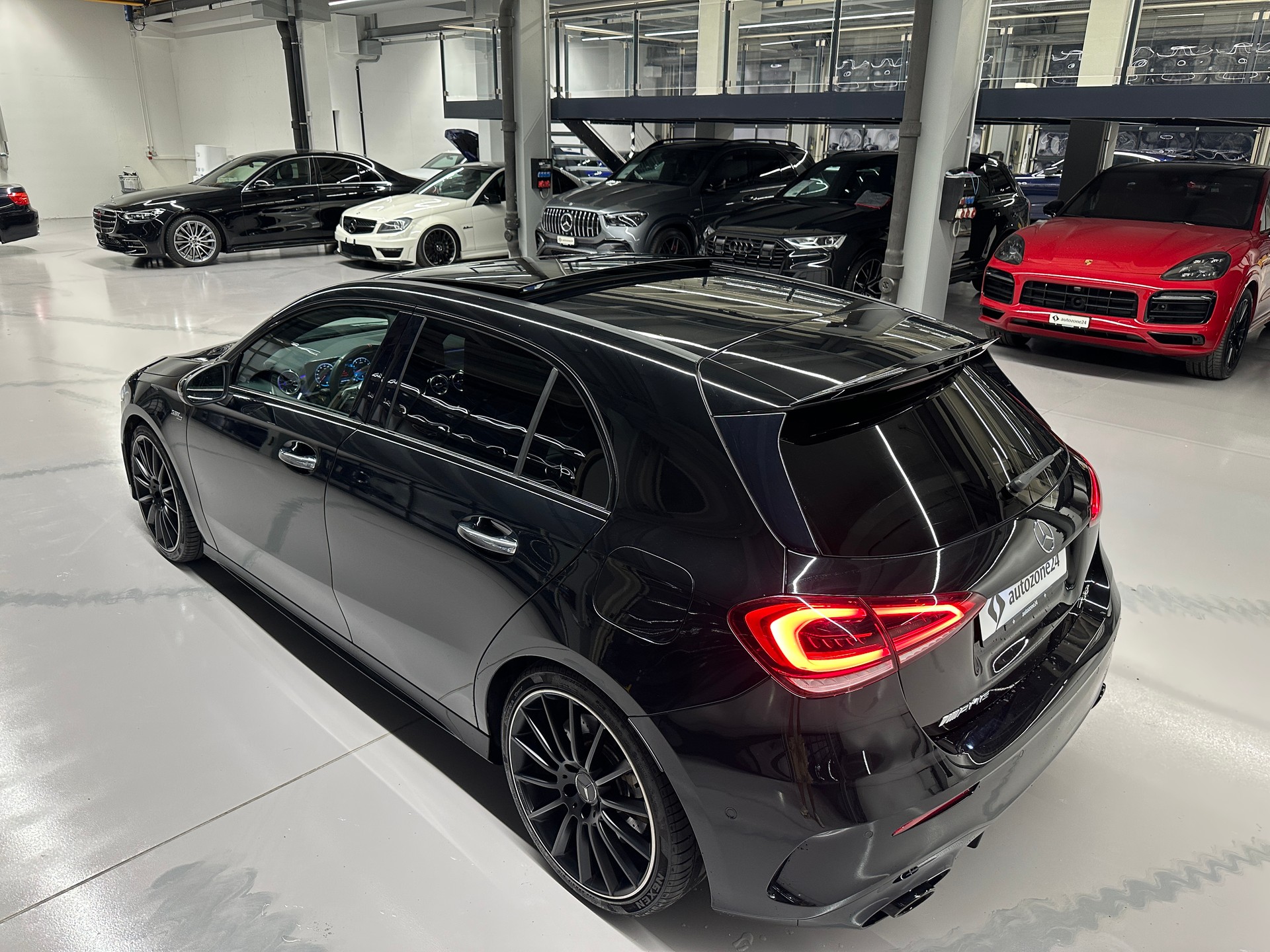 MERCEDES-BENZ A 35 AMG 4matic *CH-Auto*Gratis Service*Sehr gute Ausstattung*Pano*Driving Assistant*Rückfahrkamera*-image-6
