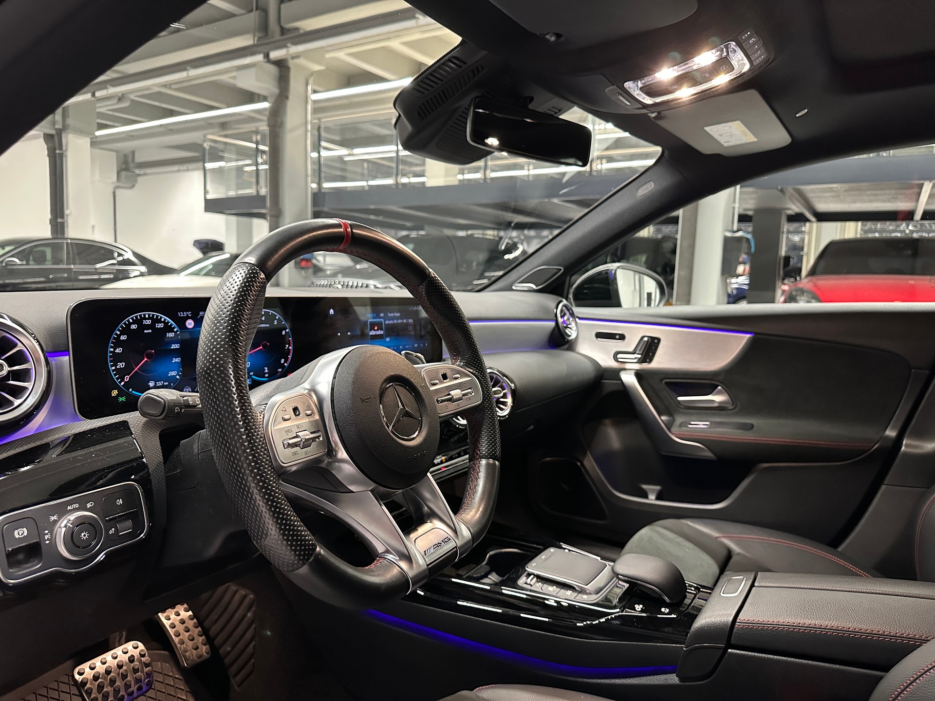 MERCEDES-BENZ A 35 AMG 4matic *CH-Auto*Gratis Service*Sehr gute Ausstattung*Pano*Driving Assistant*Rückfahrkamera*-image-15