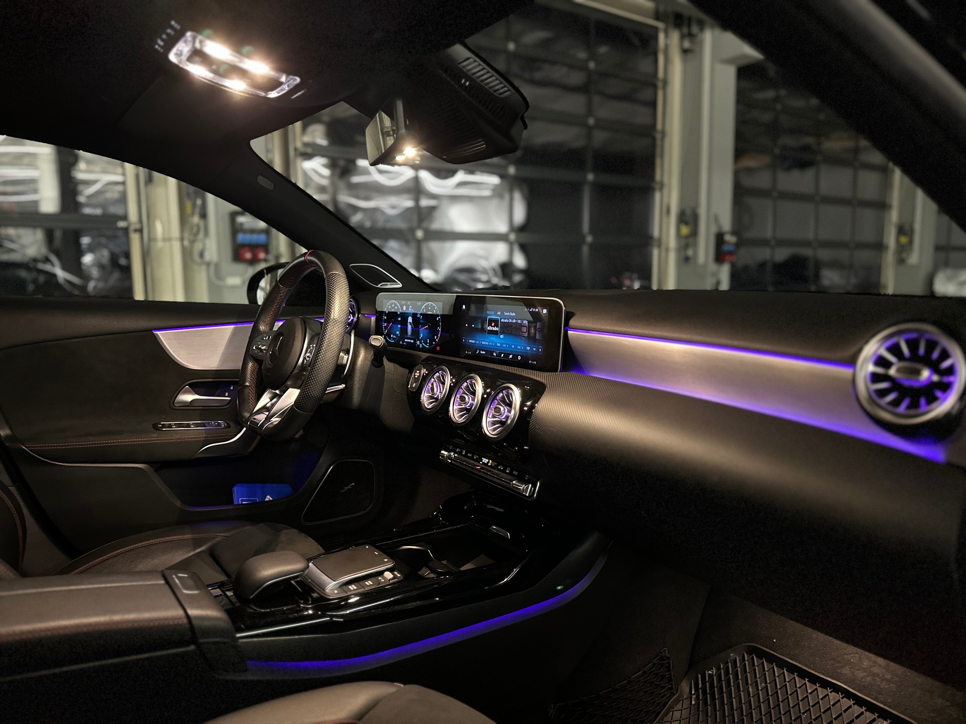 MERCEDES-BENZ A 35 AMG 4matic *CH-Auto*Gratis Service*Sehr gute Ausstattung*Pano*Driving Assistant*Rückfahrkamera*-image-13