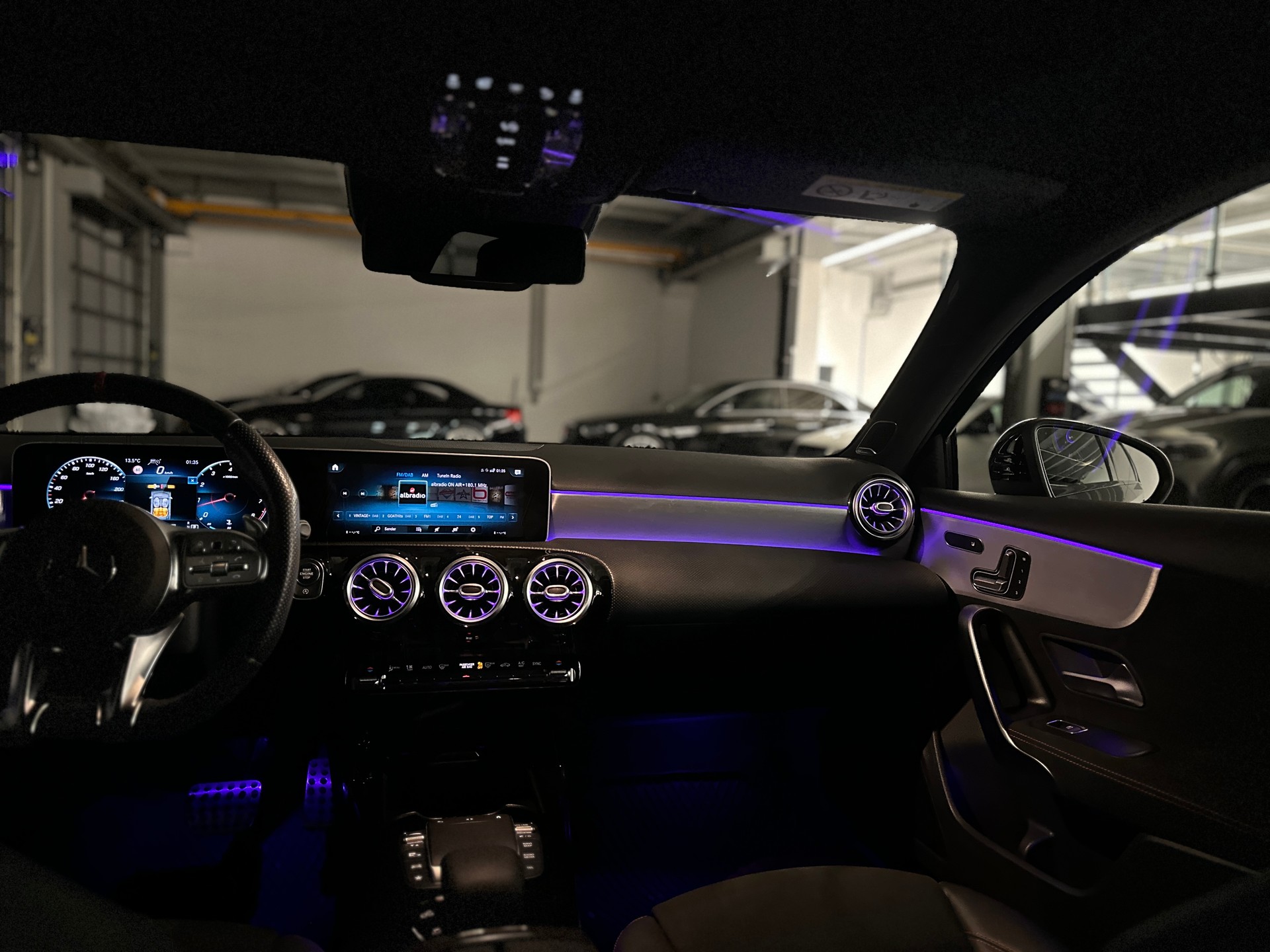 MERCEDES-BENZ A 35 AMG 4matic *CH-Auto*Gratis Service*Sehr gute Ausstattung*Pano*Driving Assistant*Rückfahrkamera*-image-16