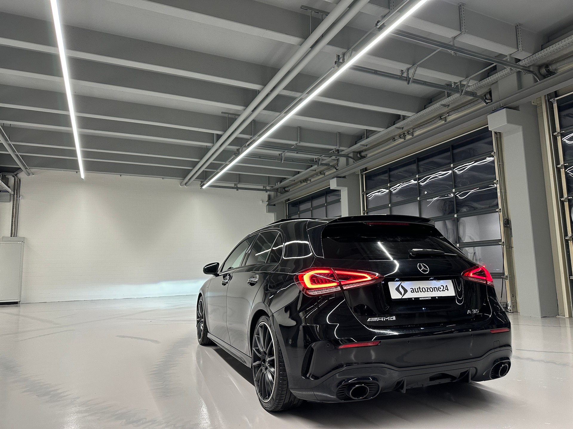 MERCEDES-BENZ A 35 AMG 4matic *CH-Auto*Gratis Service*Sehr gute Ausstattung*Pano*Driving Assistant*Rückfahrkamera*-image-4