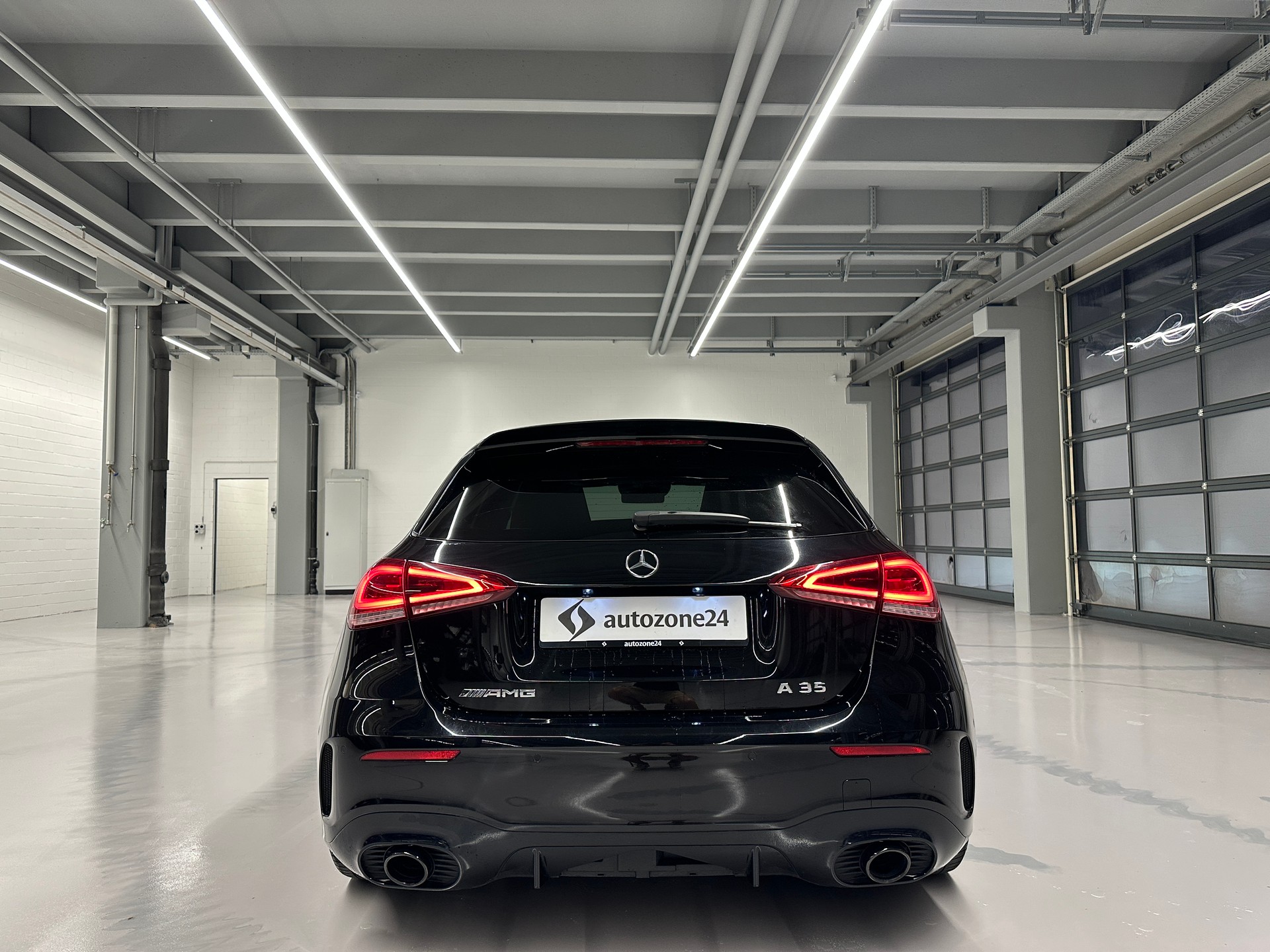 MERCEDES-BENZ A 35 AMG 4matic *CH-Auto*Gratis Service*Sehr gute Ausstattung*Pano*Driving Assistant*Rückfahrkamera*-image-3