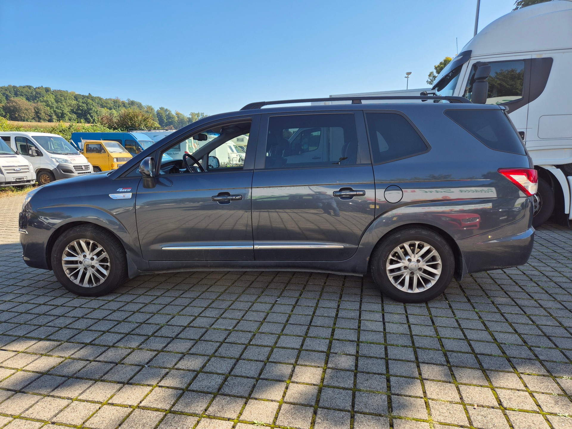 KGM-SsangYong Rodius SV200 e-XDi Quartz 4WD E-Tronic-image-4