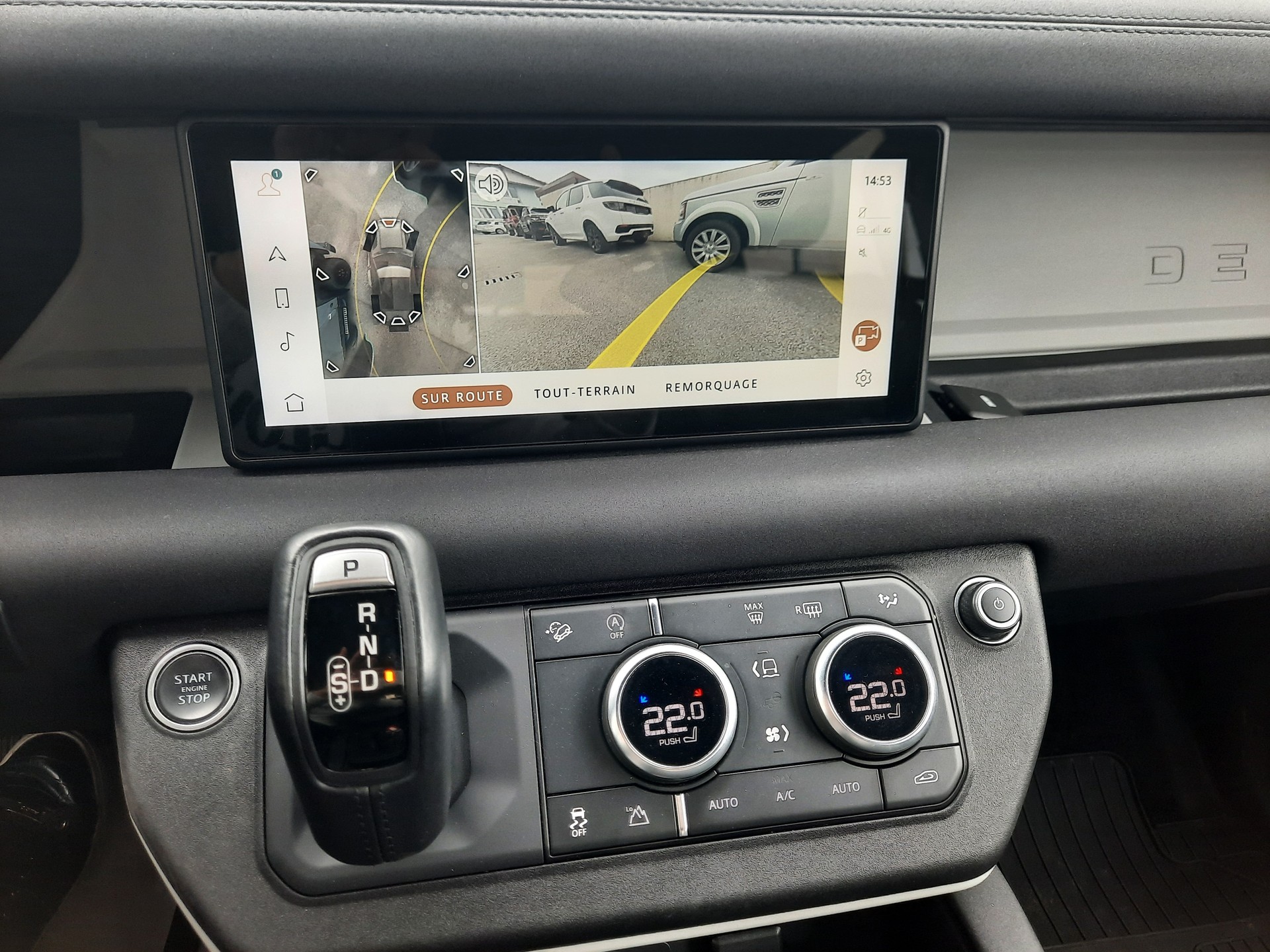 LAND ROVER Defender 90 3.0D I6 200 X-Dynamic S AT8-image-10