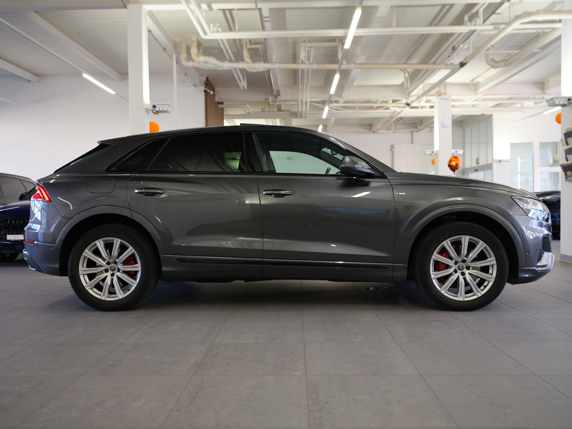 AUDI Q8 55 TFSI quattro tiptronic *CH-Fahrzeug* *Pano* *S-Line* *Sitzkühlung*-image-7