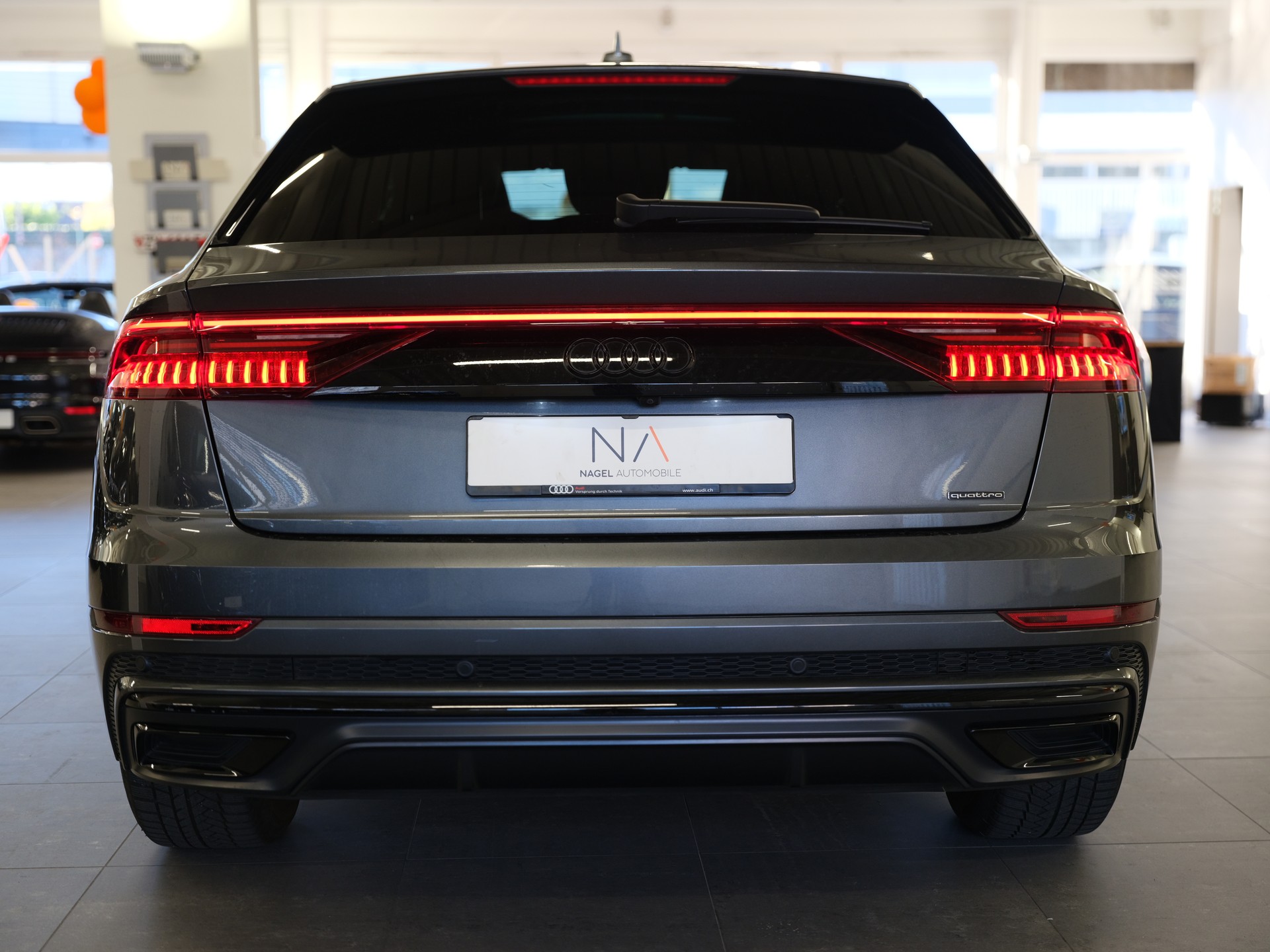 AUDI Q8 55 TFSI quattro tiptronic *CH-Fahrzeug* *Pano* *S-Line* *Sitzkühlung*-image-5