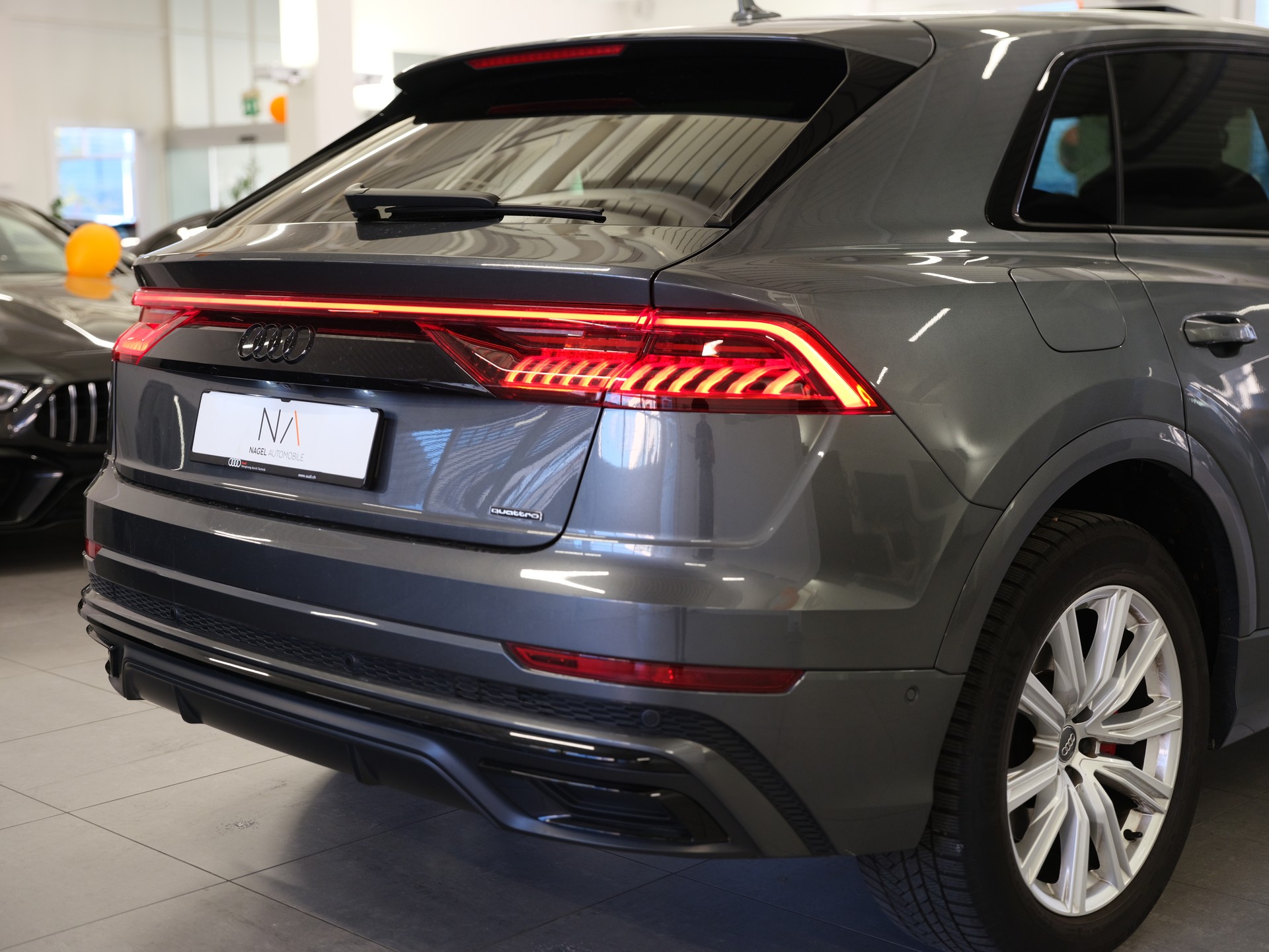 AUDI Q8 55 TFSI quattro tiptronic *CH-Fahrzeug* *Pano* *S-Line* *Sitzkühlung*-image-12